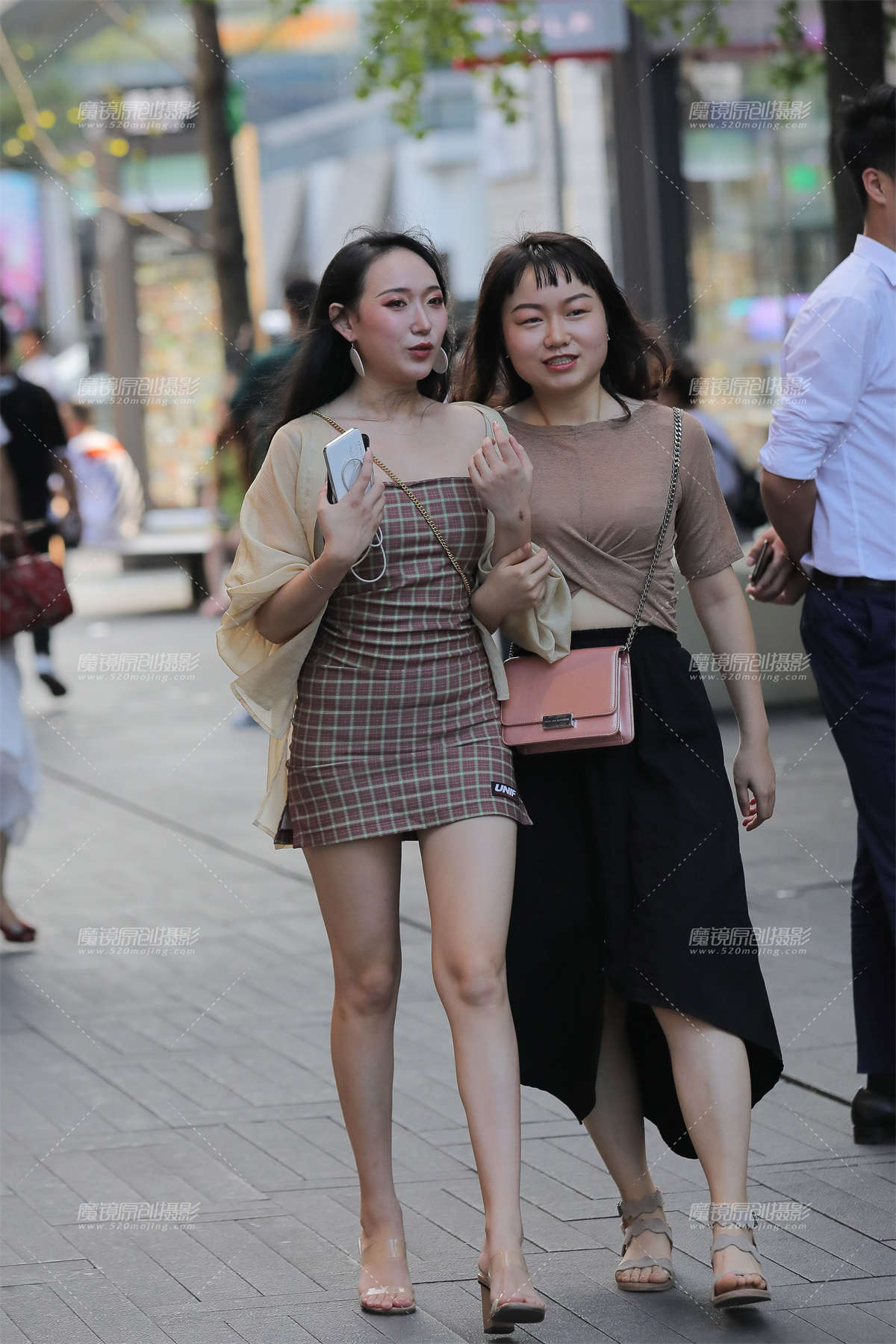 长腿小姐姐-日更街拍