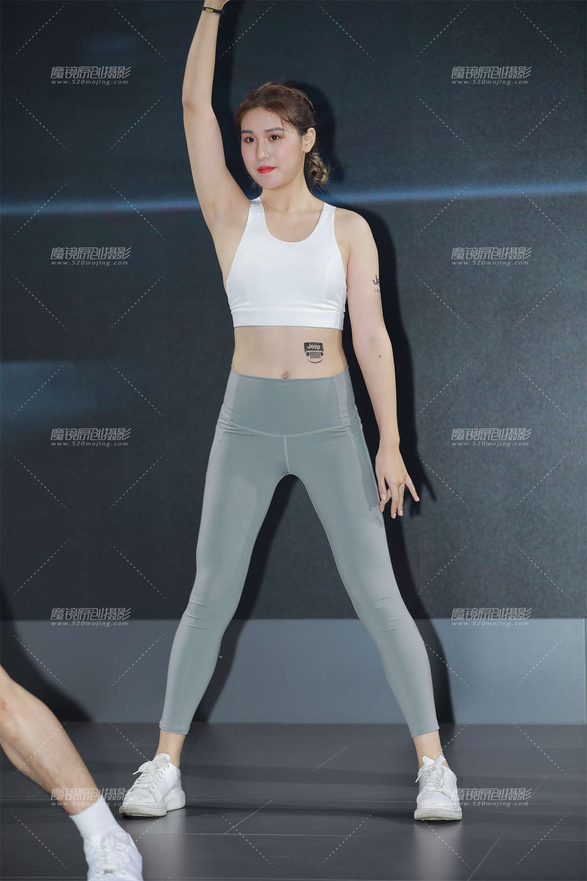 Jeep瑜伽裤小妹-日更街拍