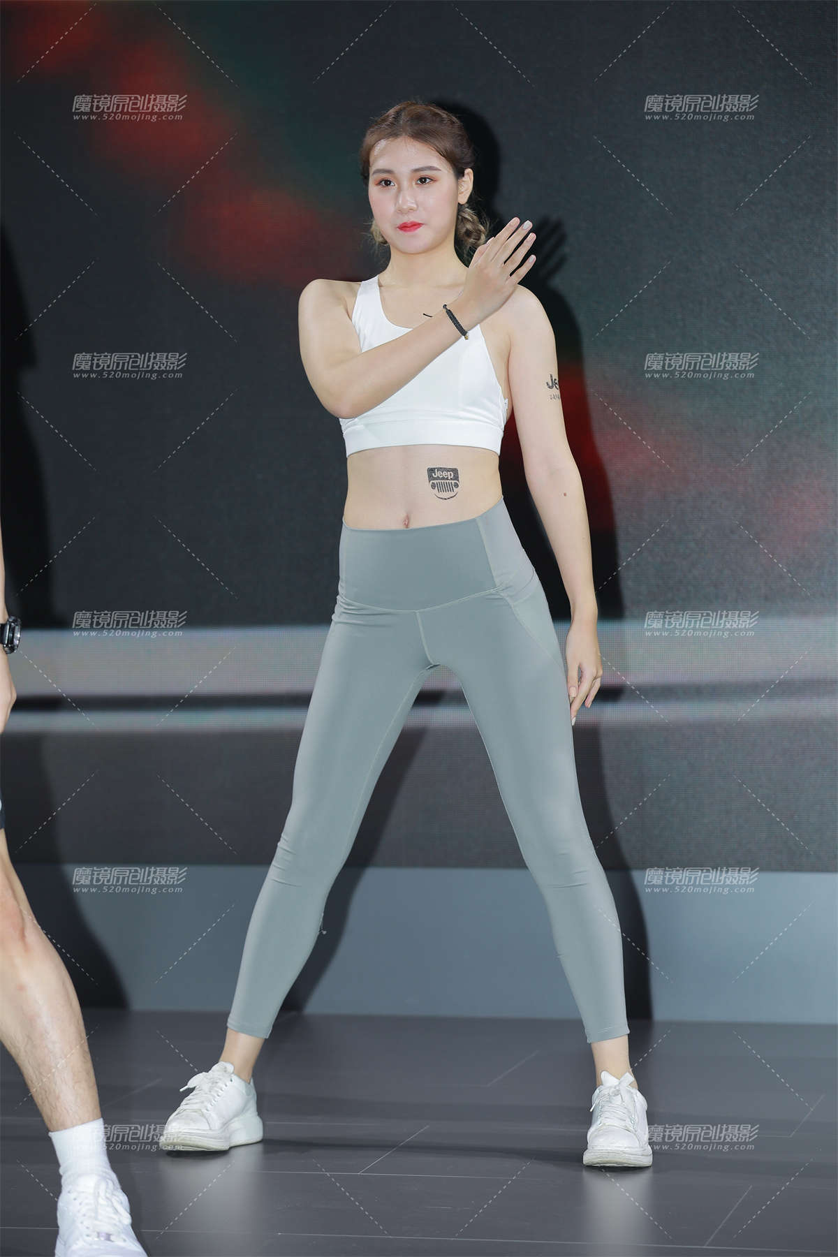 图片[2]-Jeep瑜伽裤小妹-日更街拍