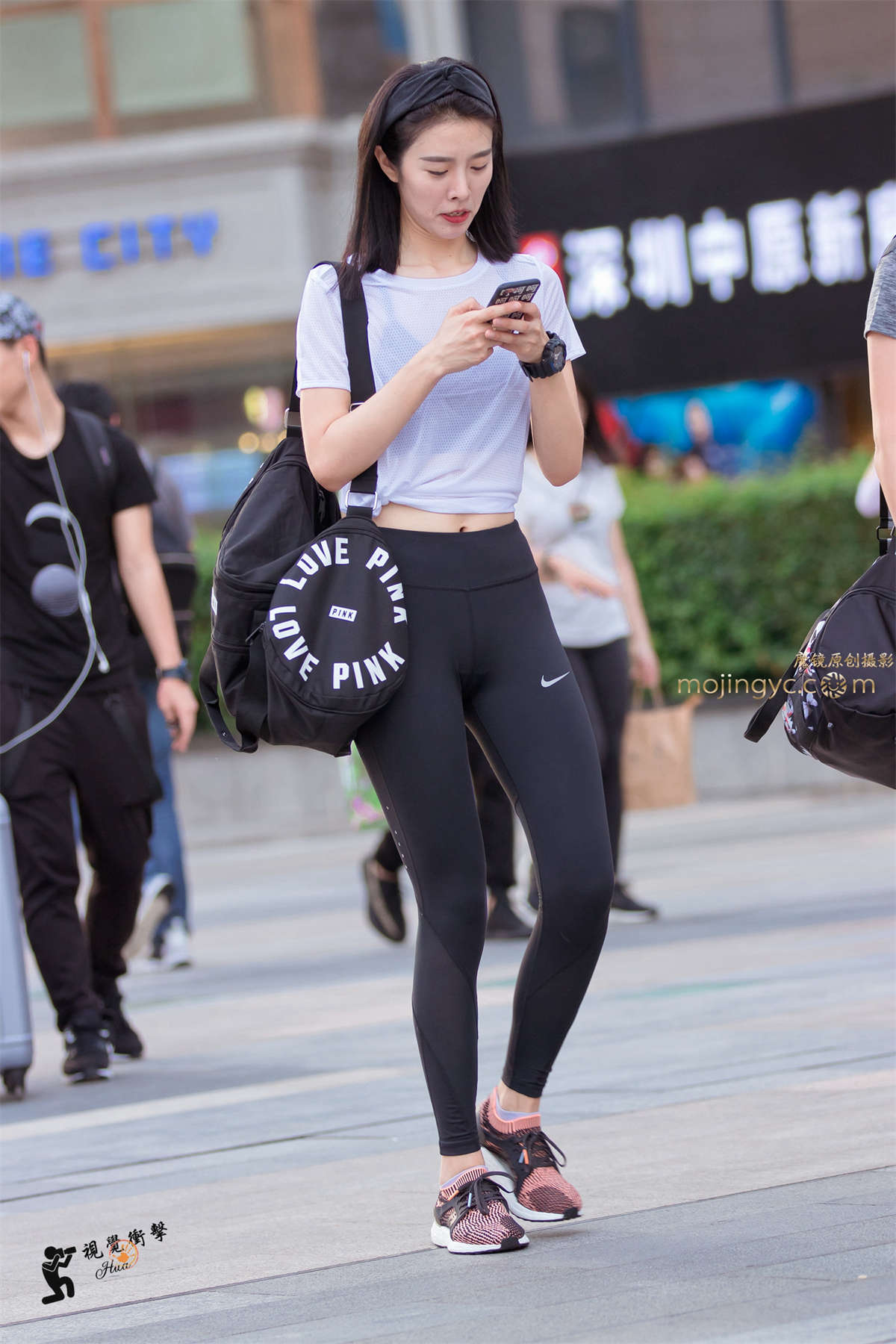 图片[2]-瑜伽裤 小T内 圆润臀-日更街拍