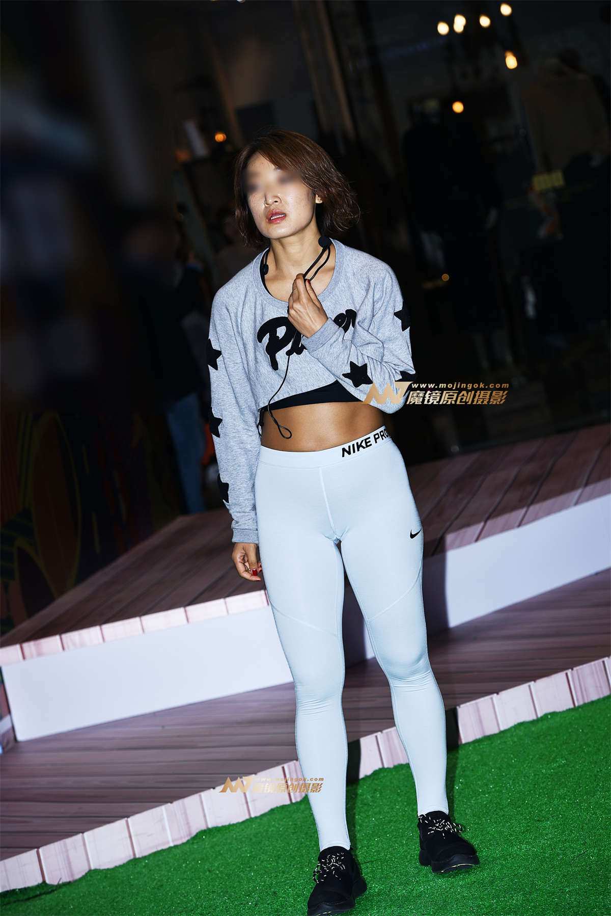 白色紧身裤-日更街拍