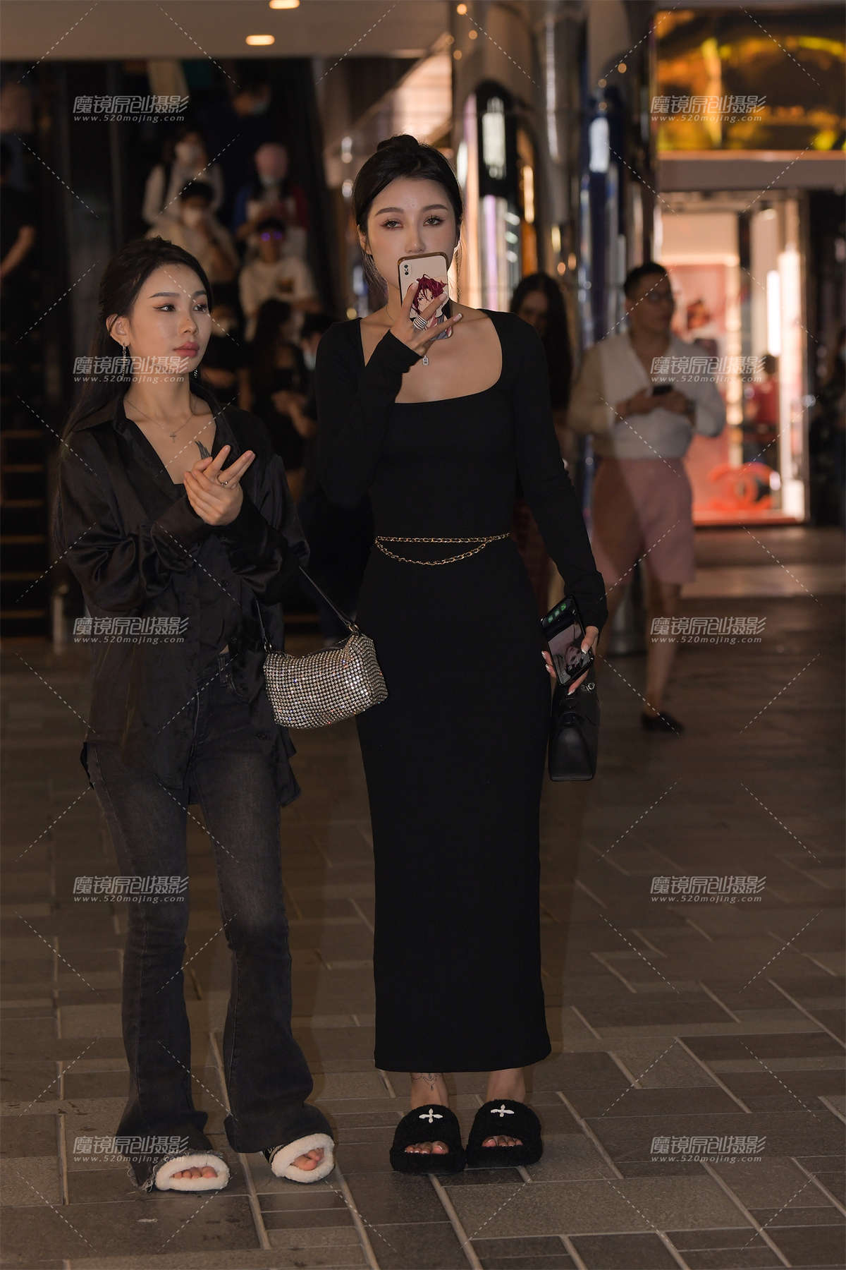 裹身黑裙-日更街拍