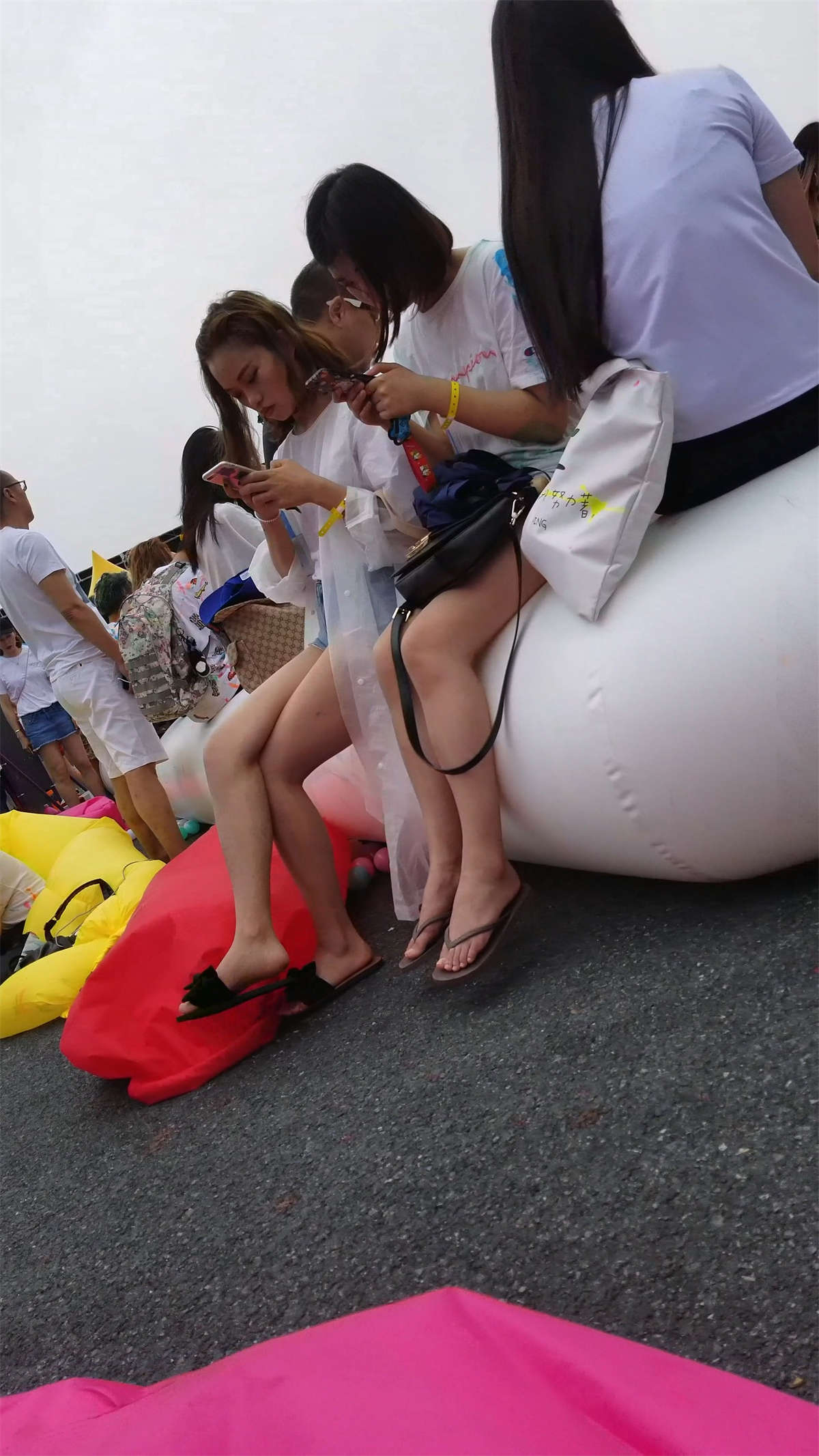 图片[2]-白皙美腿姐妹-日更街拍