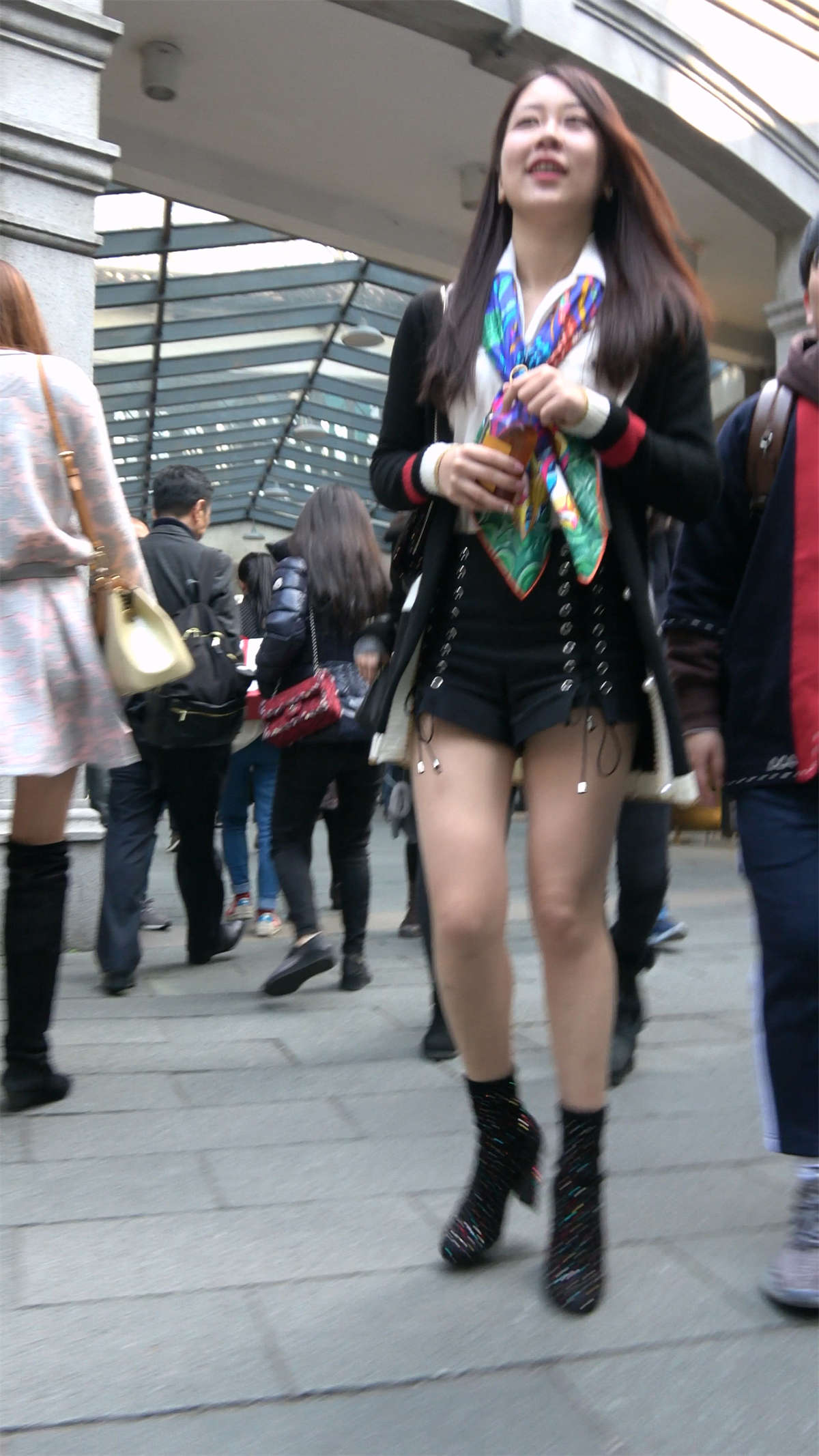 图片[2]-白皙美腿性感高跟美女-日更街拍