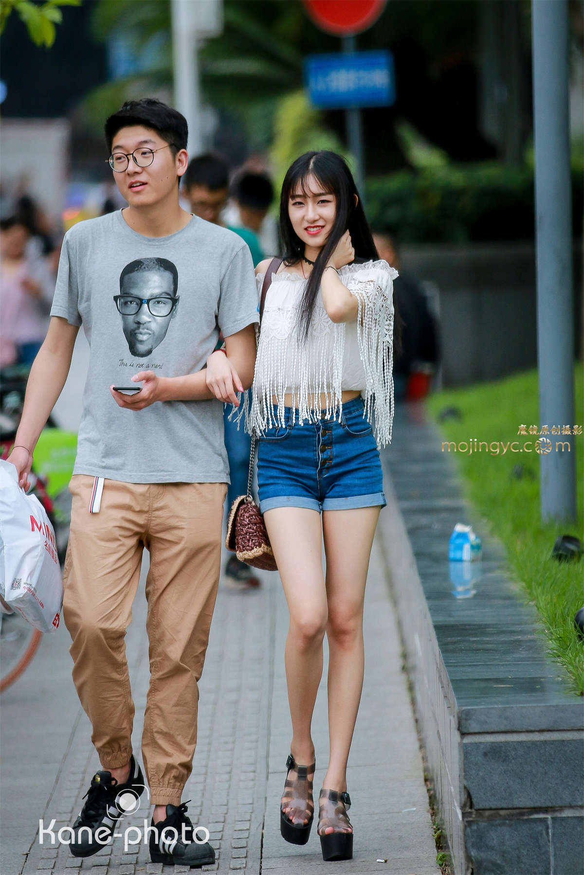 长腿性感娇美的女友-日更街拍