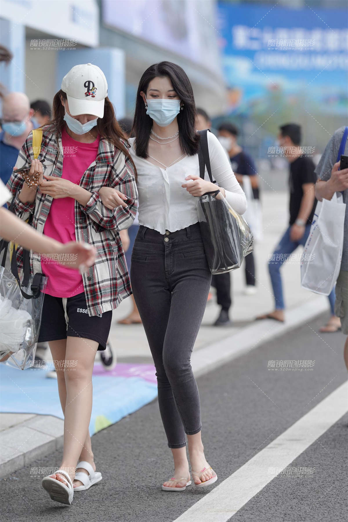 紧牛美女-日更街拍