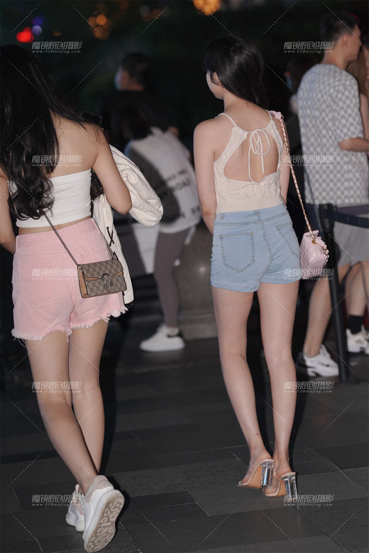 图片[2]-乖巧热裤女孩-日更街拍