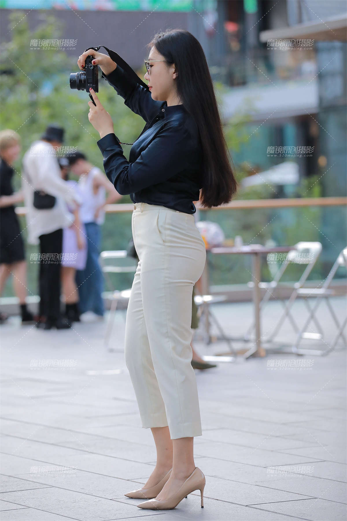 【玻璃街拍】镜头里面的女摄影师-日更街拍