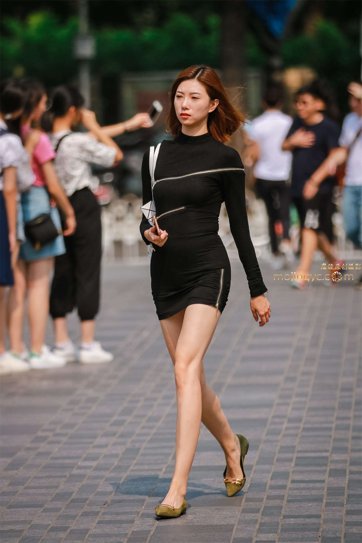 走路很好看的长腿气质女生-日更街拍