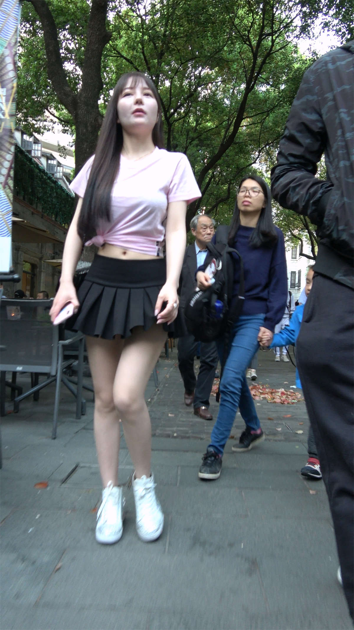 图片[2]-粉色T恤超短裙小清新漂亮美女-日更街拍