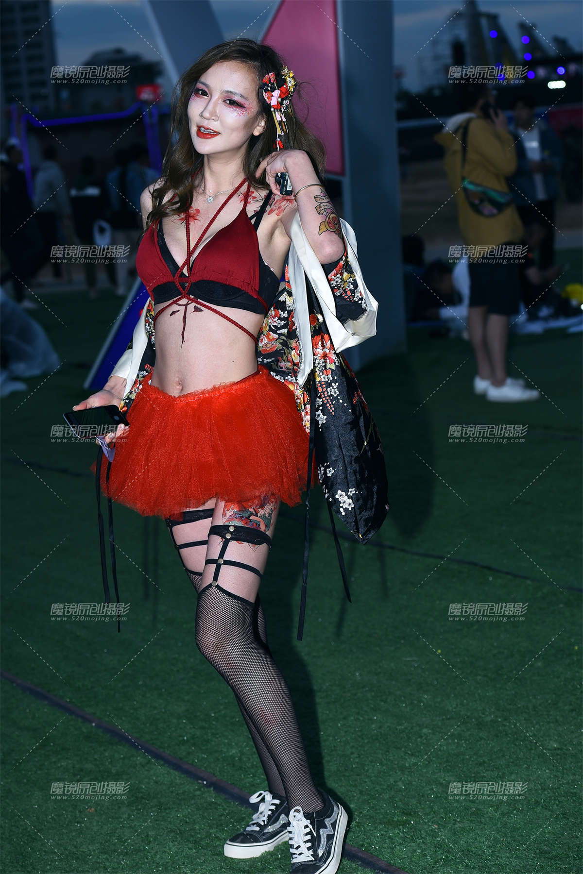 (补档)火辣红裙电音妹-日更街拍