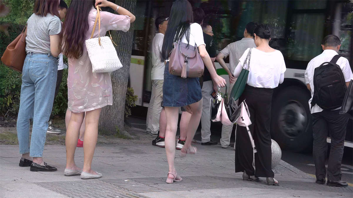 图片[2]-极度粉嫩玉足靓妹-日更街拍