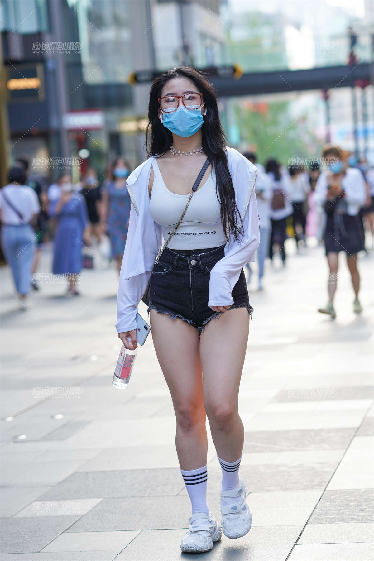 【凯恩赛贴】肉肉的热裤女孩-日更街拍