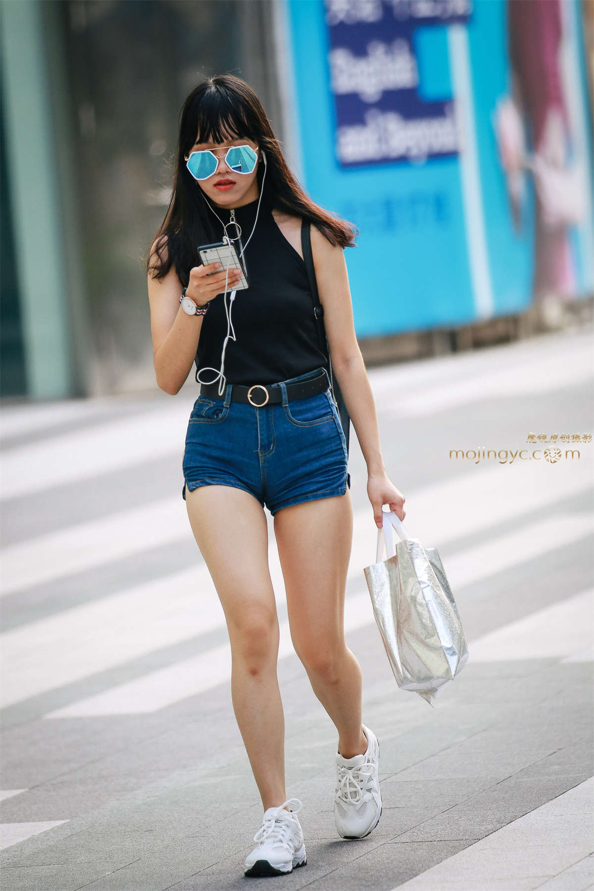 超短热裤 勒的绷紧-日更街拍