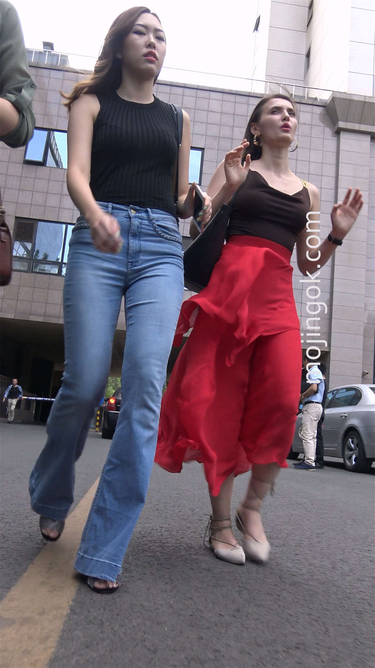 丰臀性感大长腿喇叭蓝牛气质女神-日更街拍