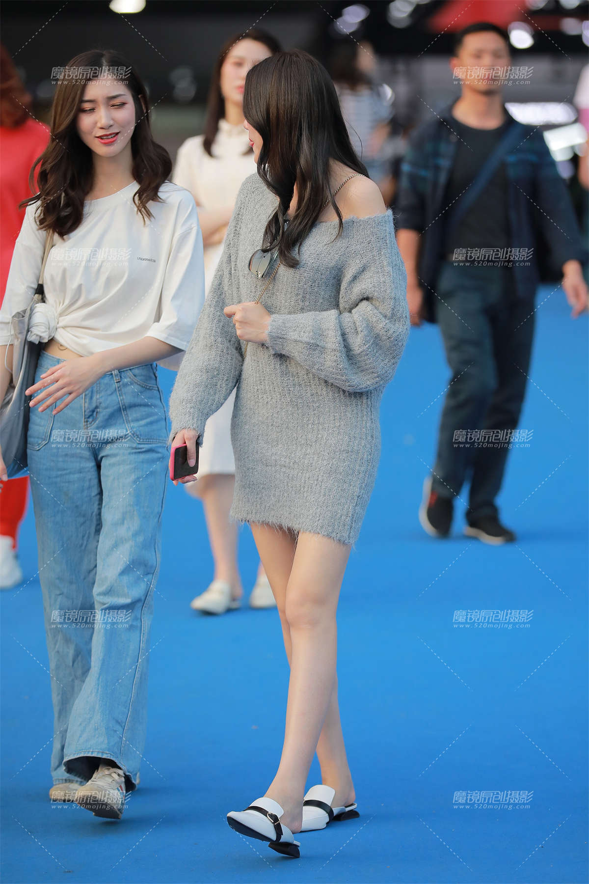 短裙时尚美女-日更街拍