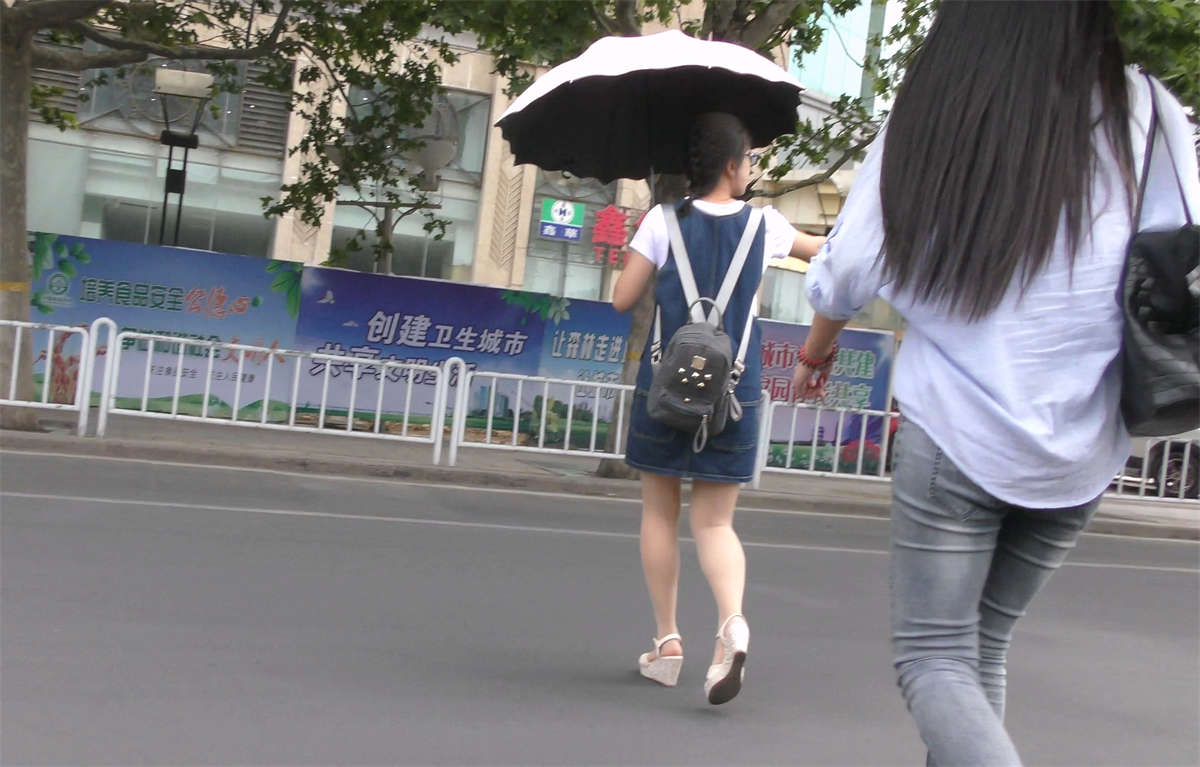出去玩的小妹-日更街拍