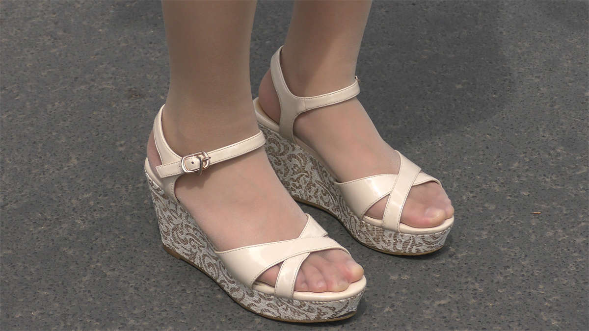 出去玩的小妹插图1