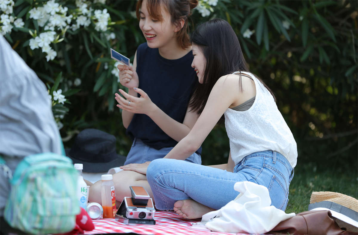 图片[2]-踏青公园街拍系列No.791 漂亮女孩扎堆到老江湖的眼光都无法取舍，只能全部拿下 第3套-日更街拍