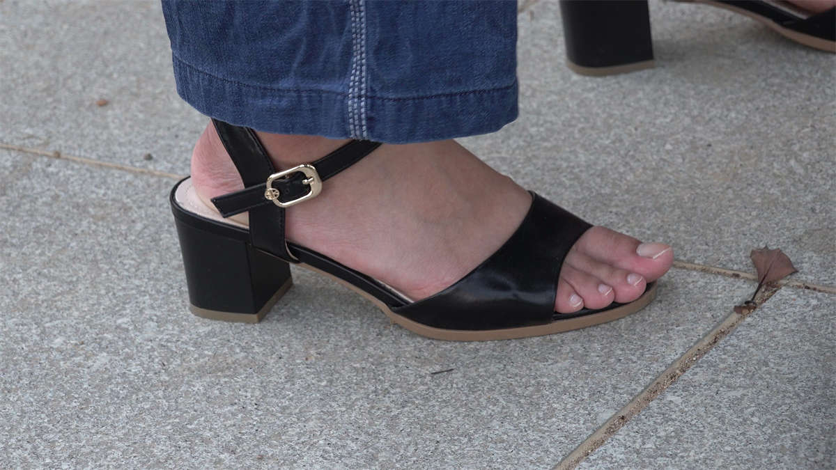 图片[2]-超白嫩玉足美女-日更街拍