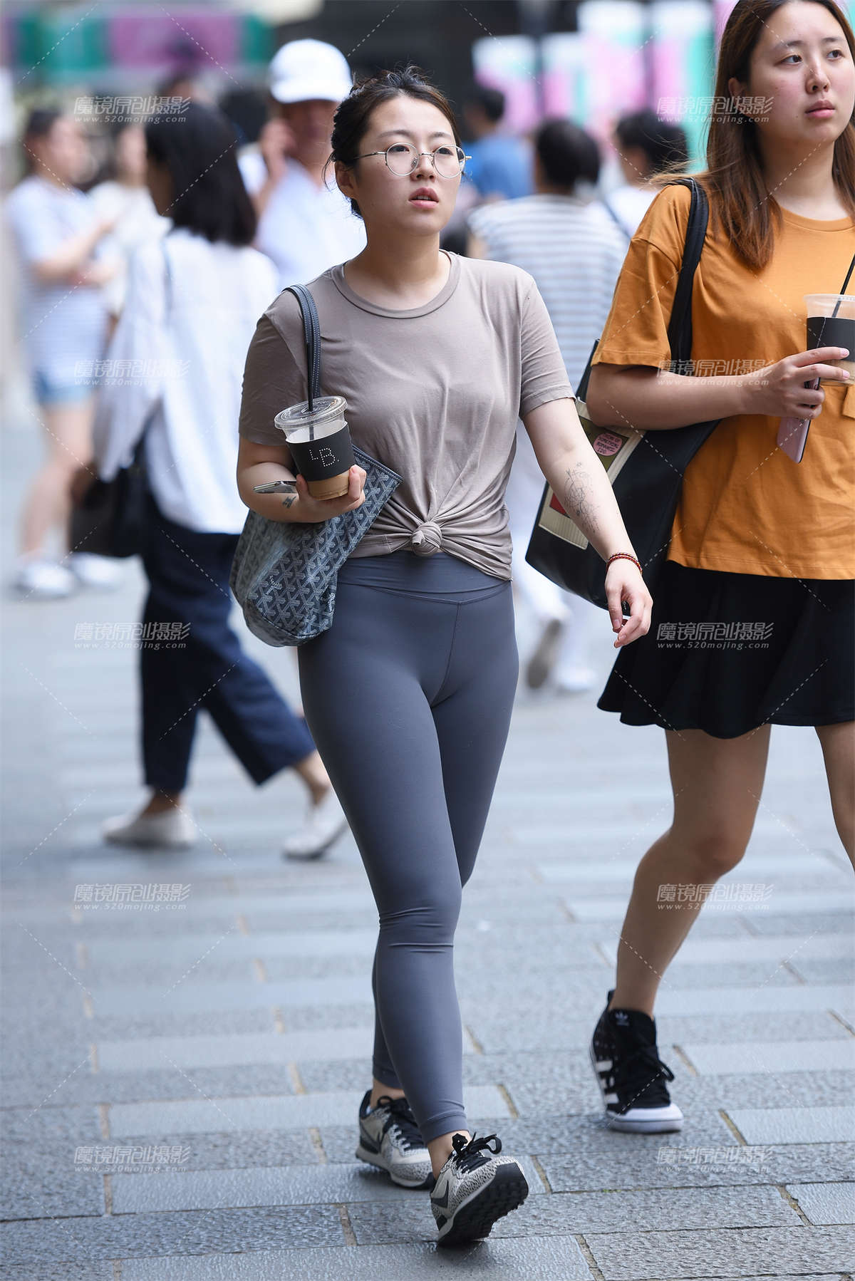 【咔喳赛贴】灰色-日更街拍