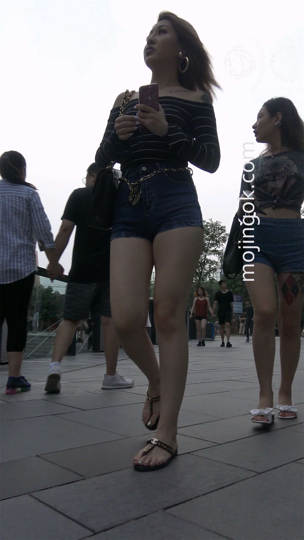 豪放霸气纹身牛仔超短热牛姐妹-日更街拍