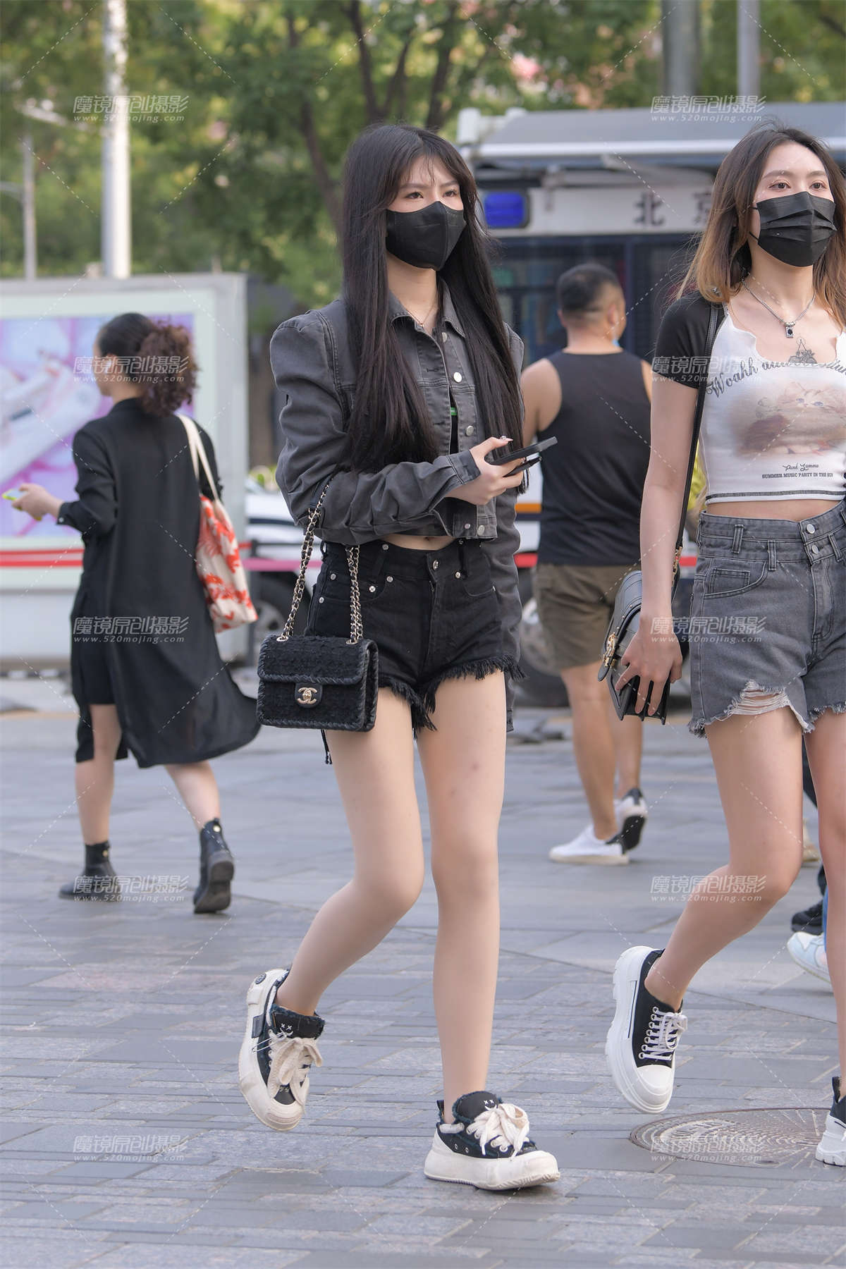 黑色热裤美女-日更街拍