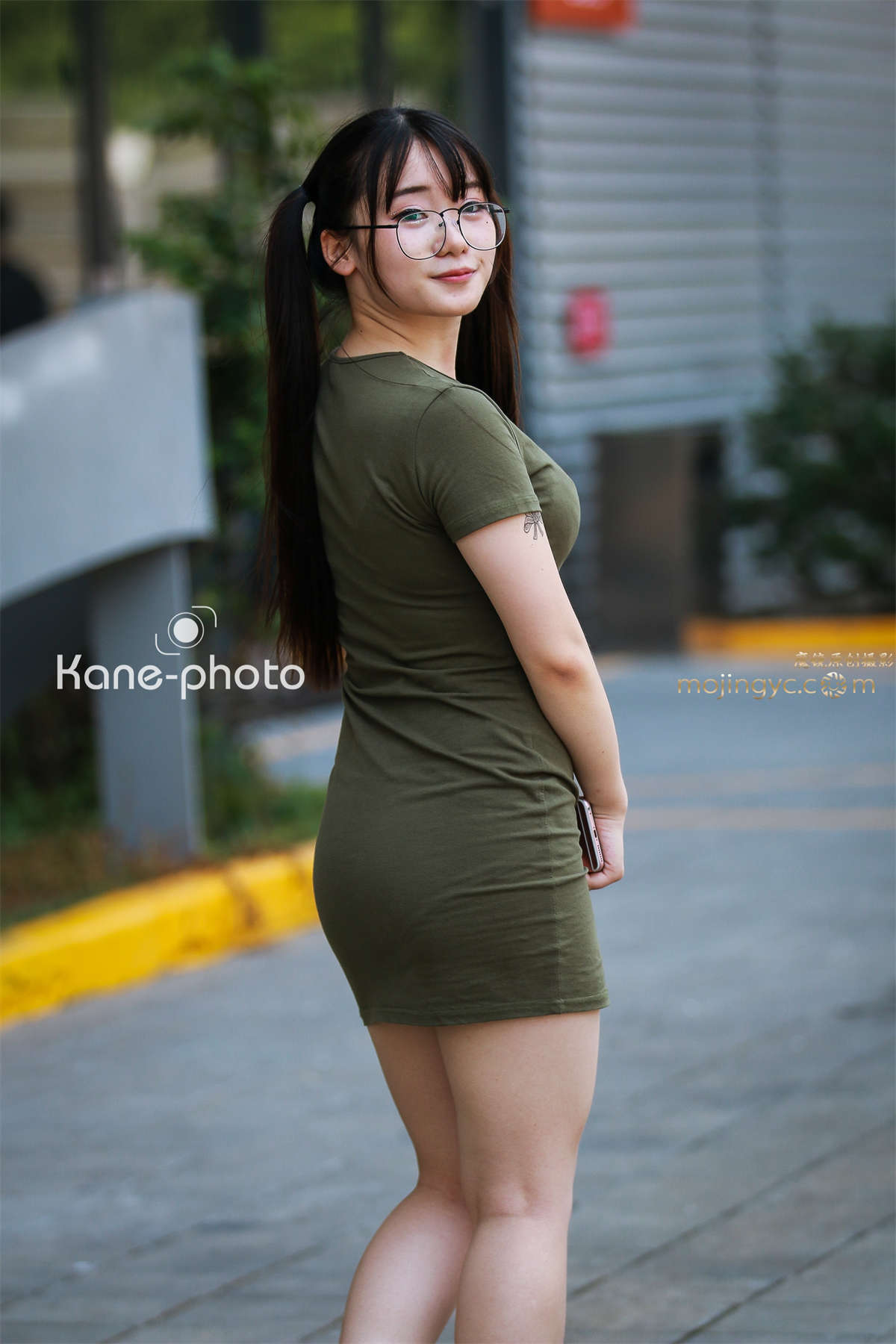 超可爱的白嫩童颜巨乳-日更街拍