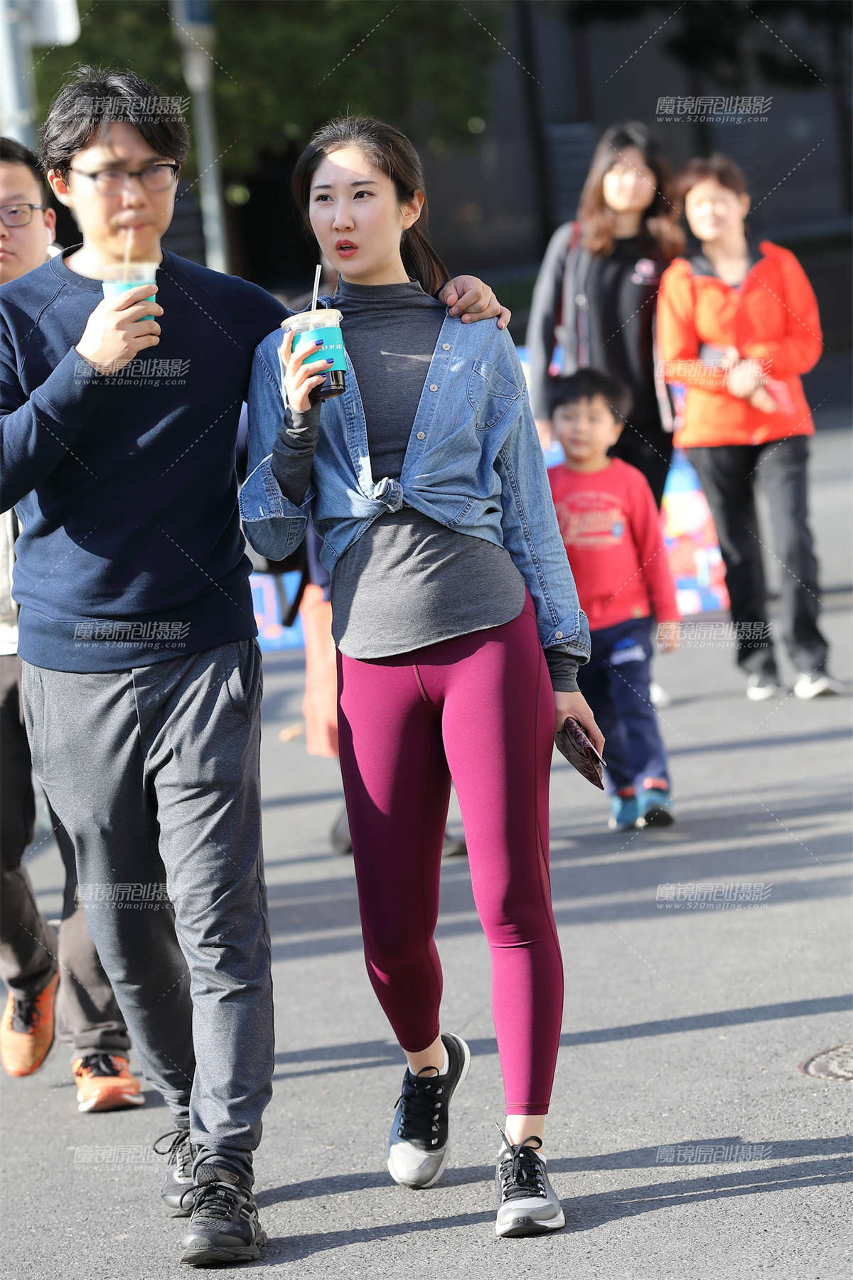 【欧阳赛贴】红色紧身裤美女-日更街拍