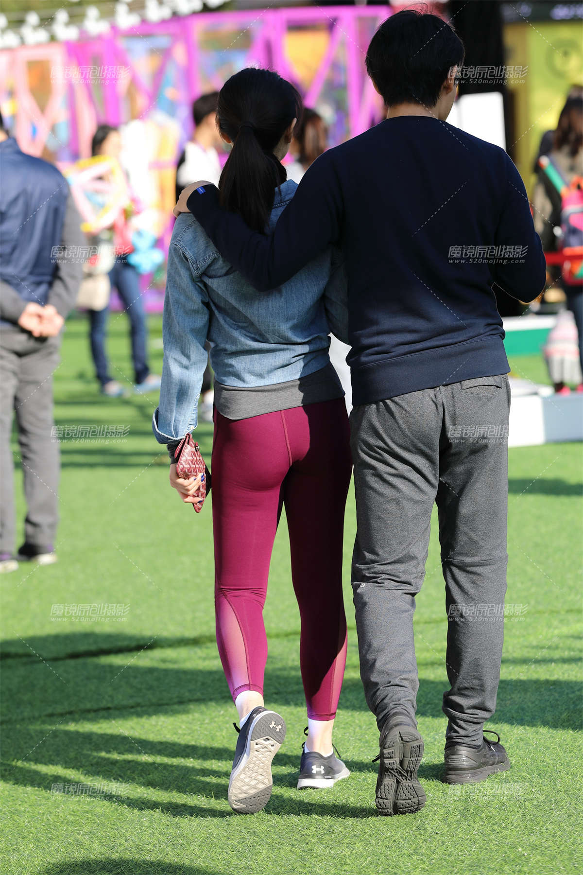 图片[2]-【欧阳赛贴】红色紧身裤美女-日更街拍