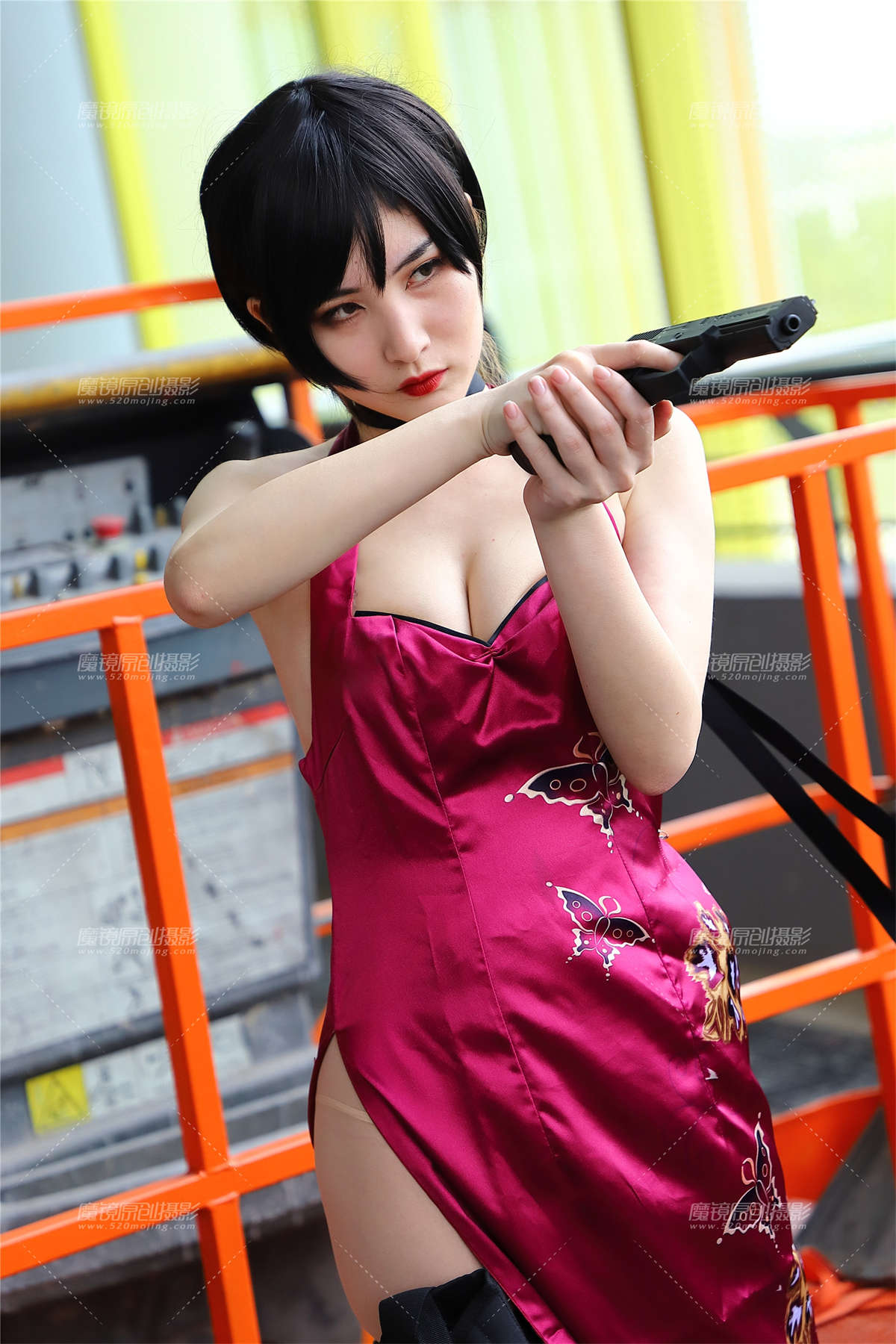 持枪旗袍coser插图1