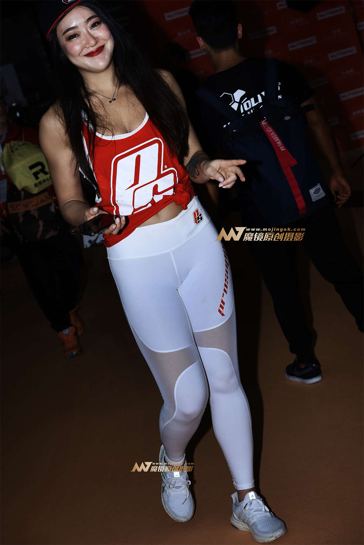 【咔喳赛贴】白色紧身裤-日更街拍