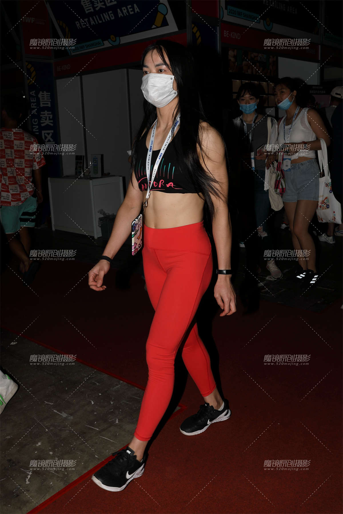 【欧阳赛贴】红色紧身裤-日更街拍