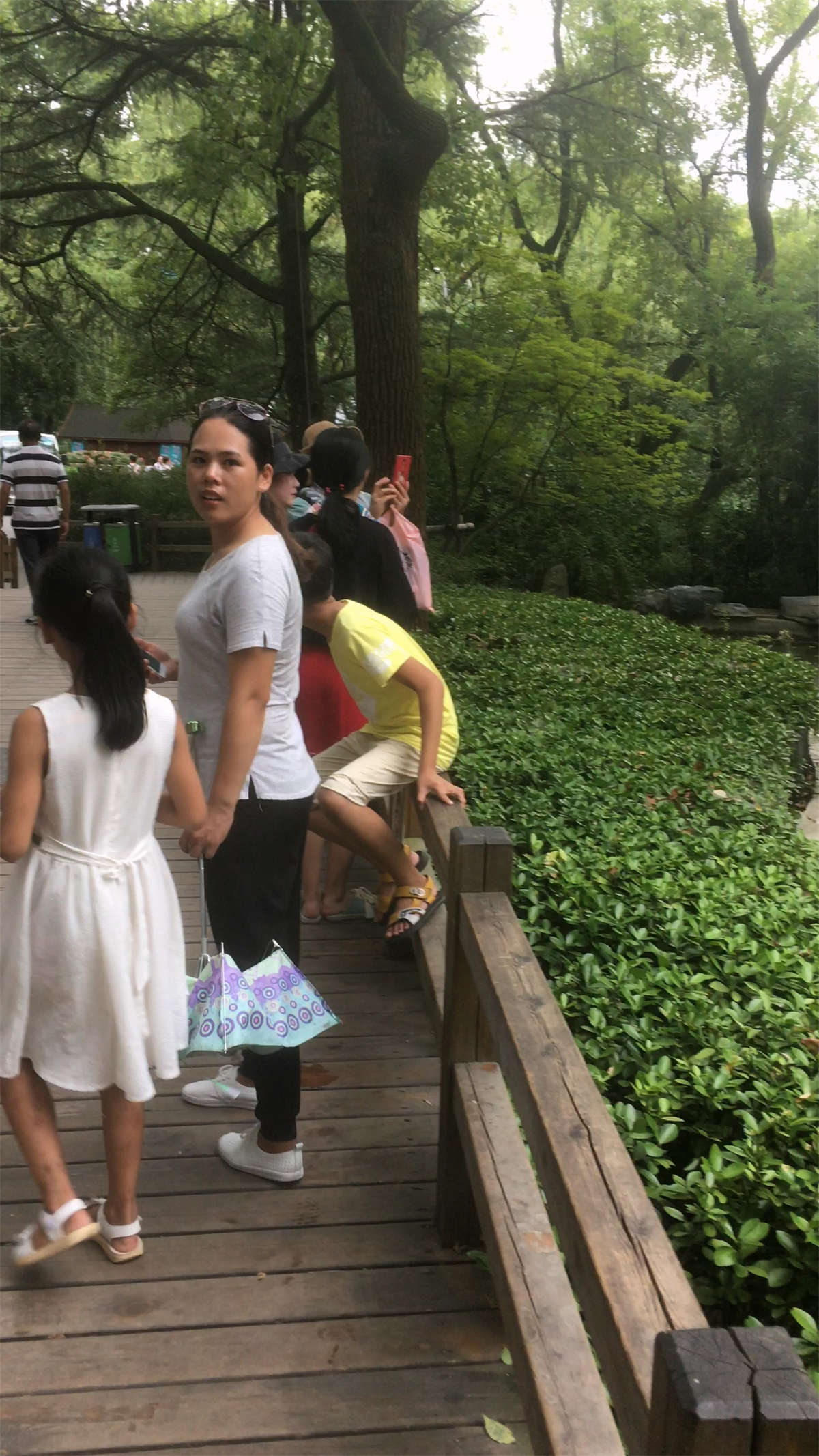 图片[2]-景区红裙小妹-日更街拍