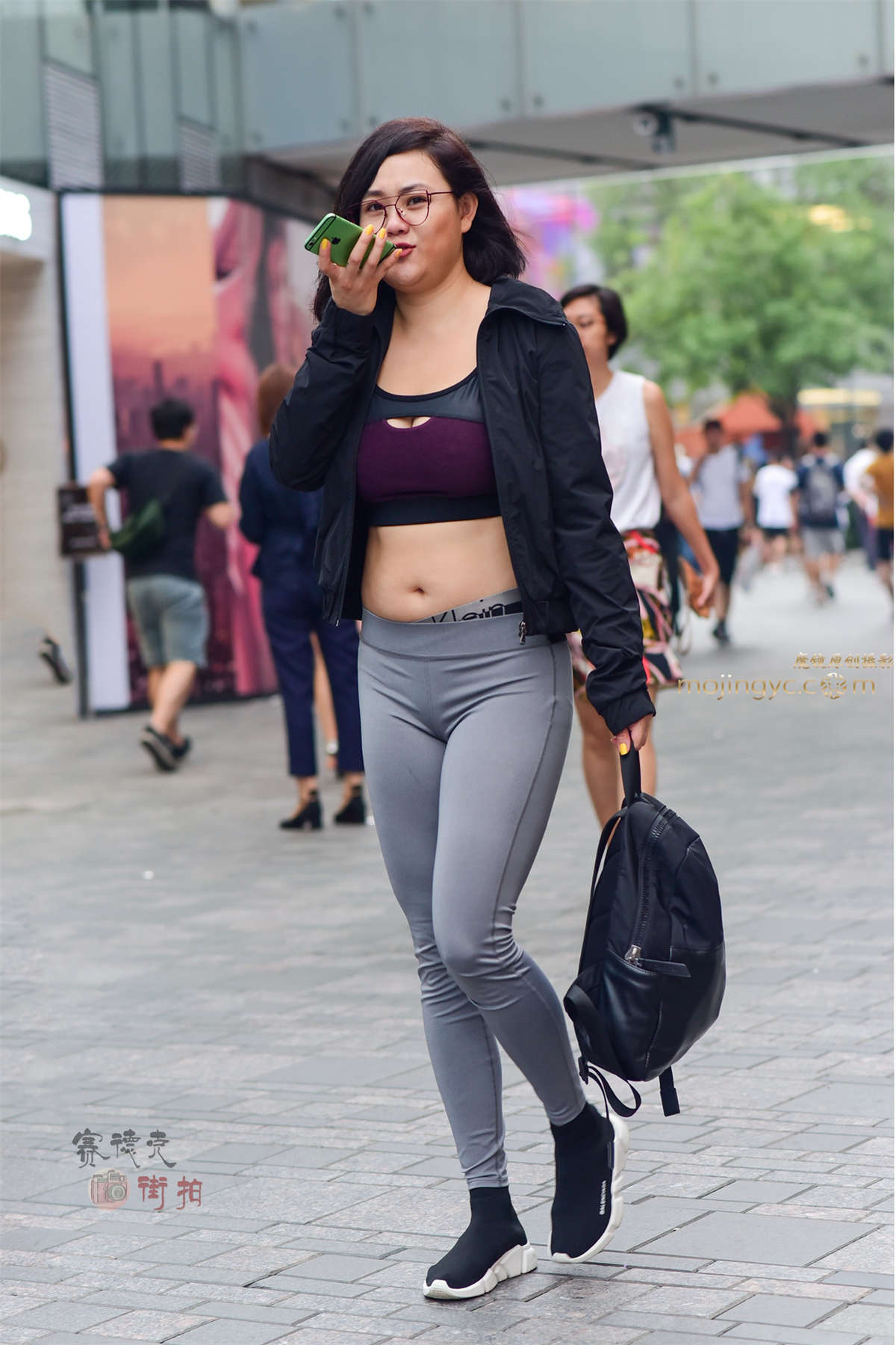 8.16 丰满的瑜珈裤女-日更街拍