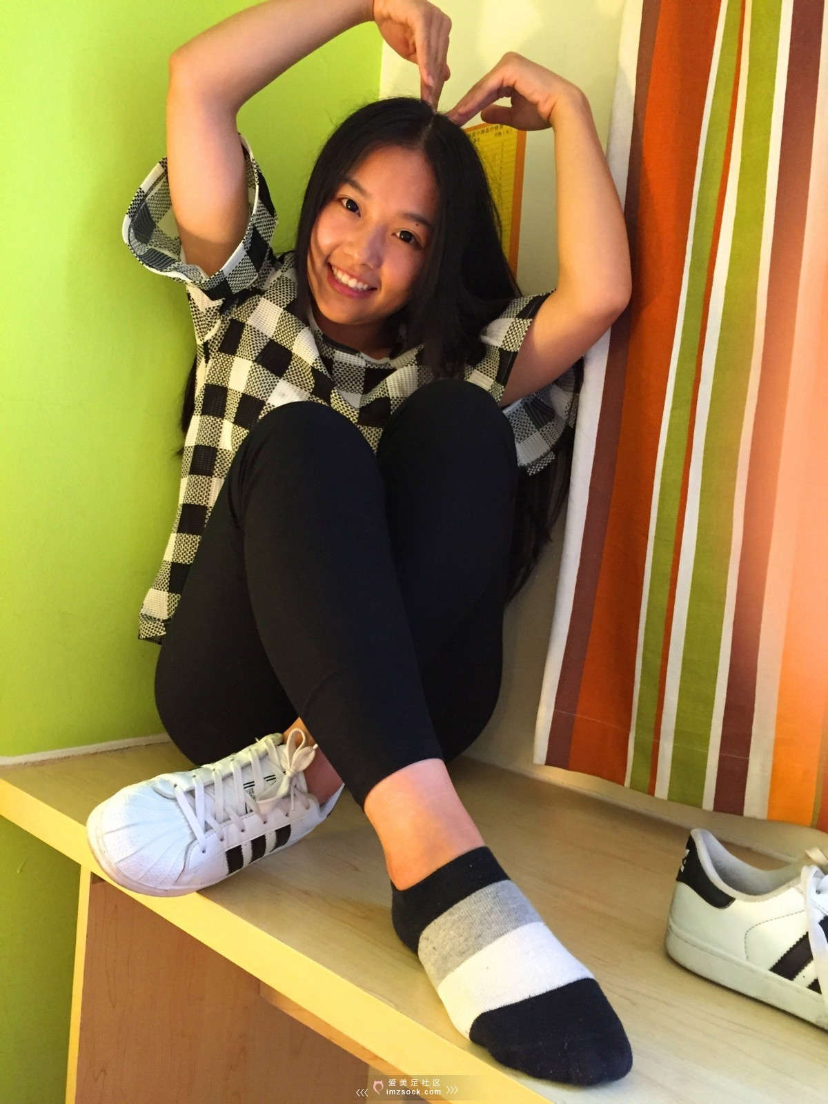 MZSOCK-2018 No.139 格子衬衣板鞋棉袜_脱袜过程-日更街拍