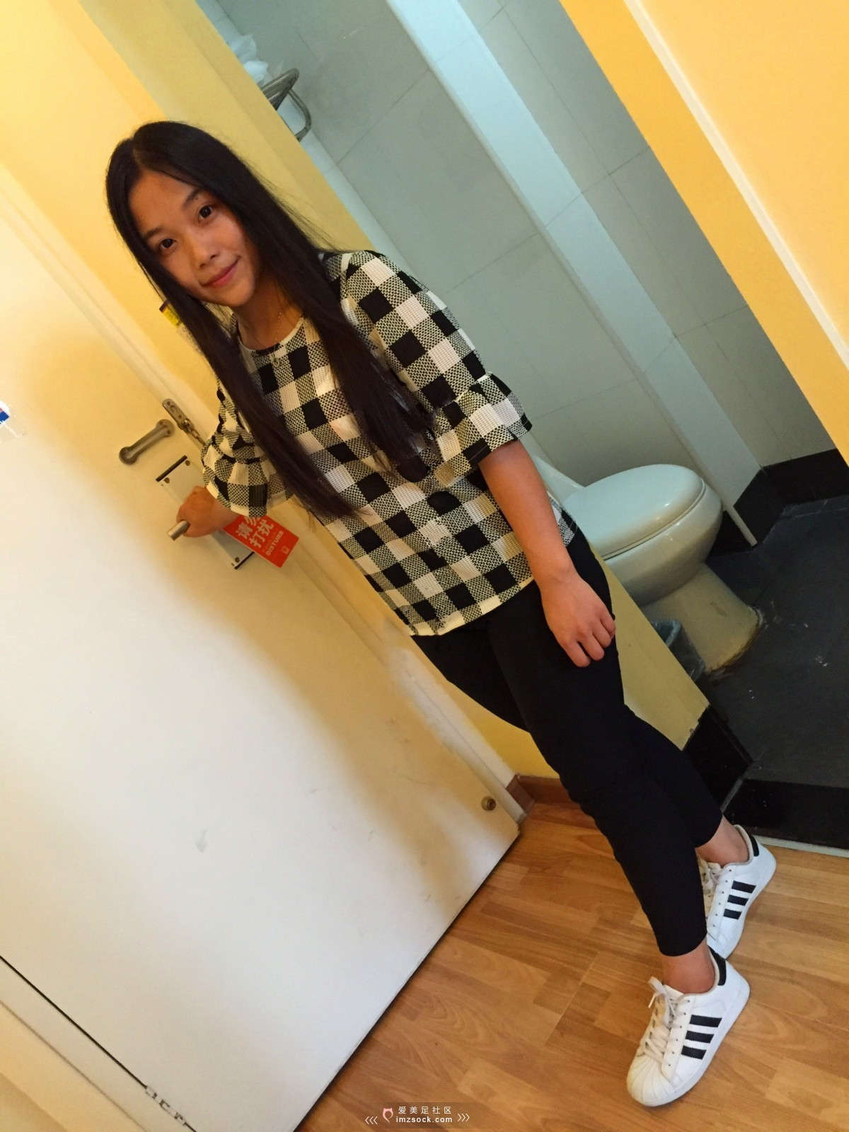 图片[2]-MZSOCK-2018 No.139 格子衬衣板鞋棉袜_脱袜过程-日更街拍