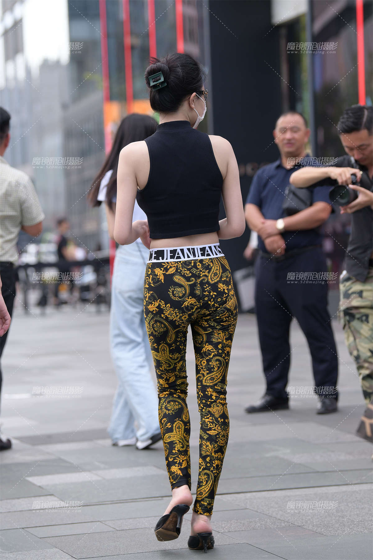图片[2]-耀眼的紧身裤美__-日更街拍