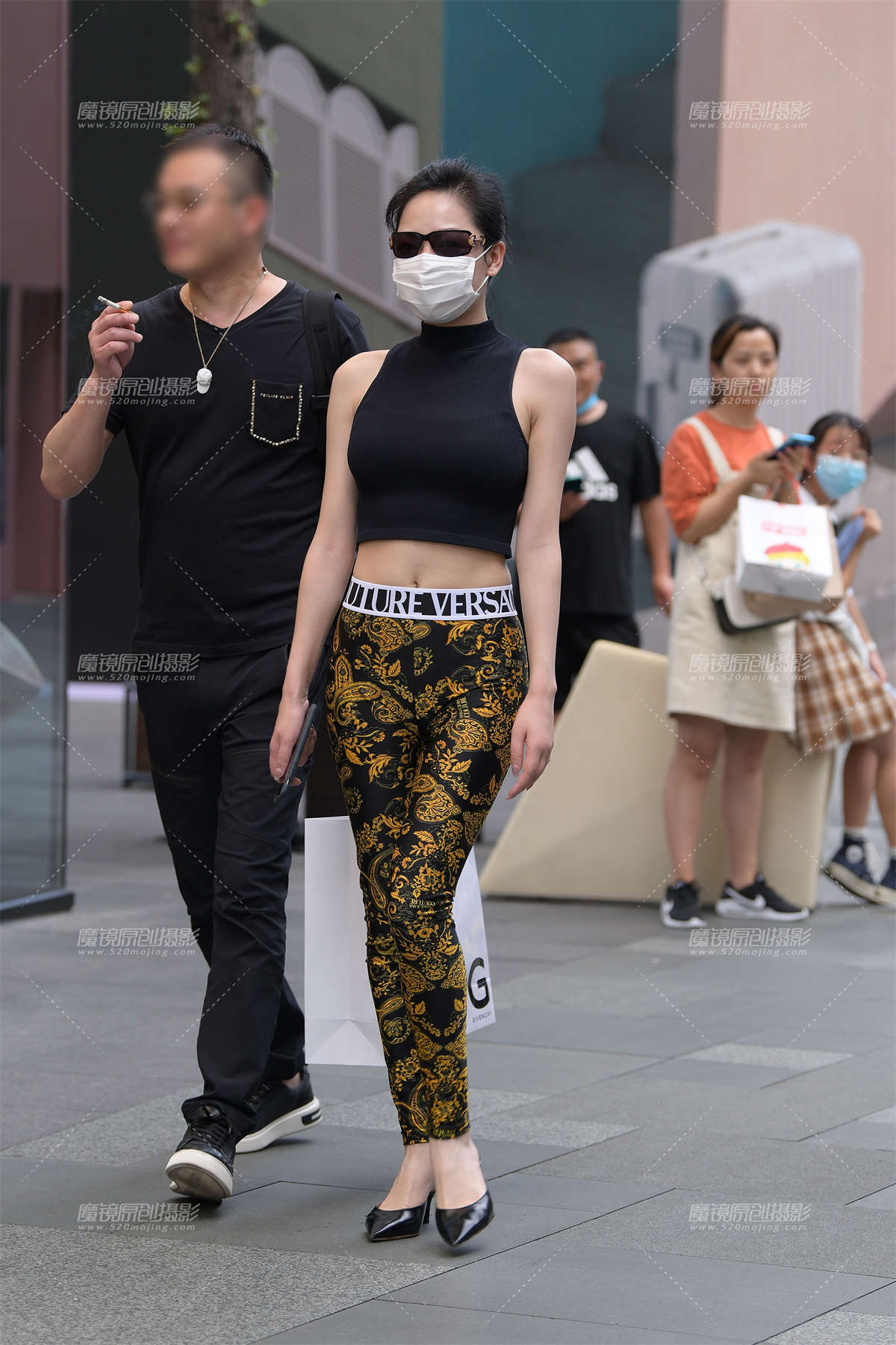 耀眼的紧身裤美__-日更街拍