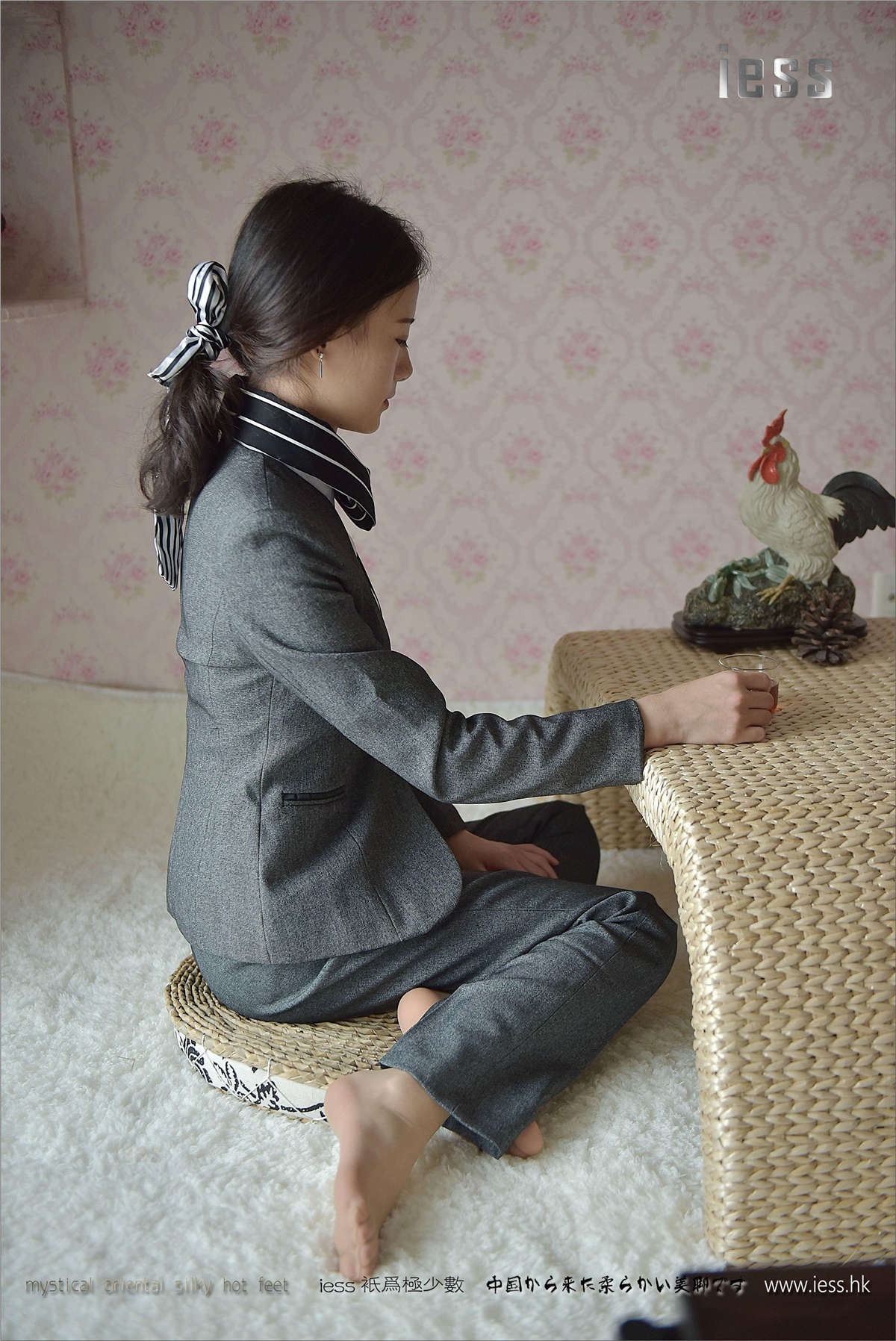 IESS异思趣向 丝足便当114期：小六的长裤短丝 小六-日更街拍