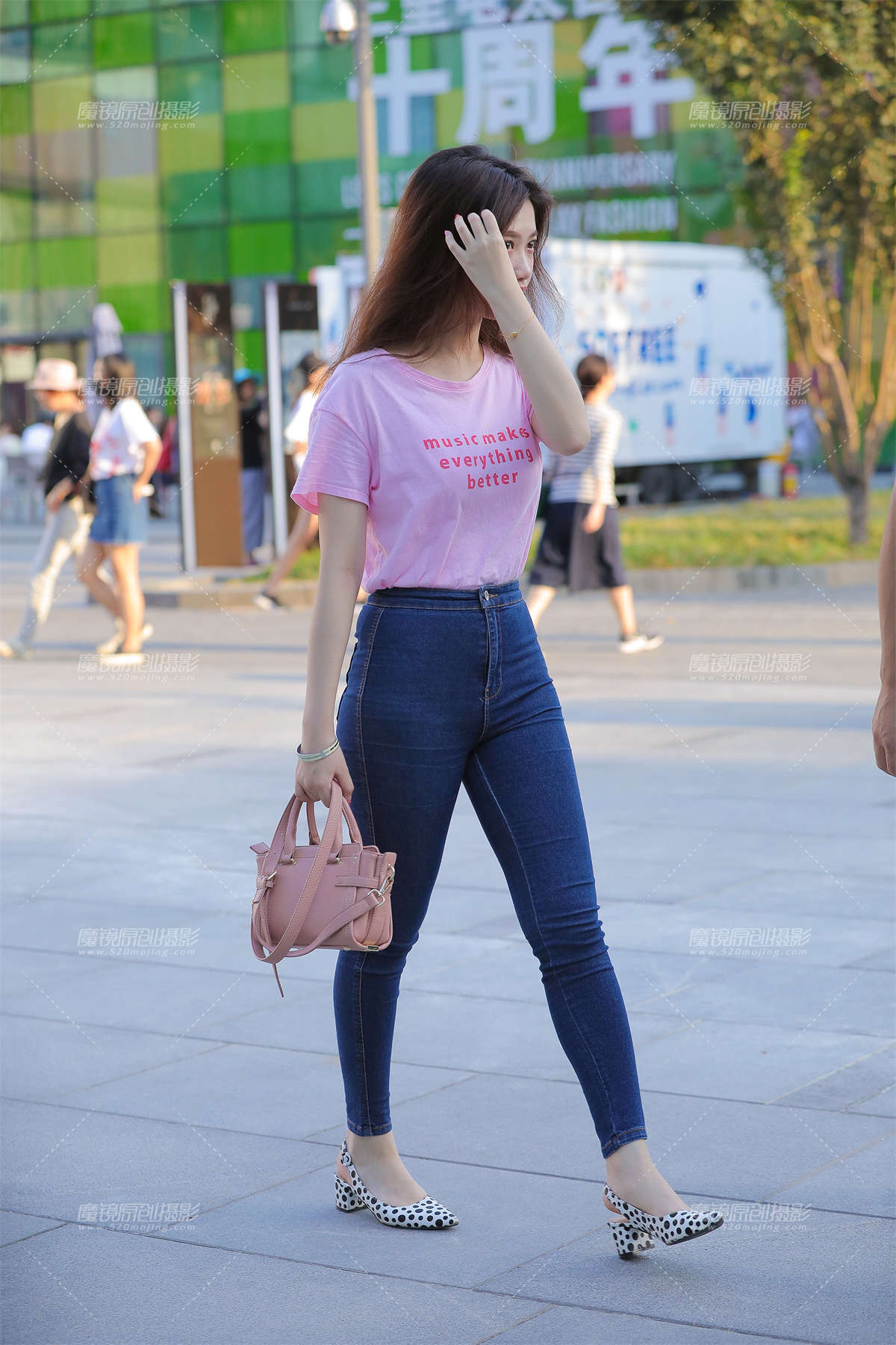 头发有点乱~-日更街拍