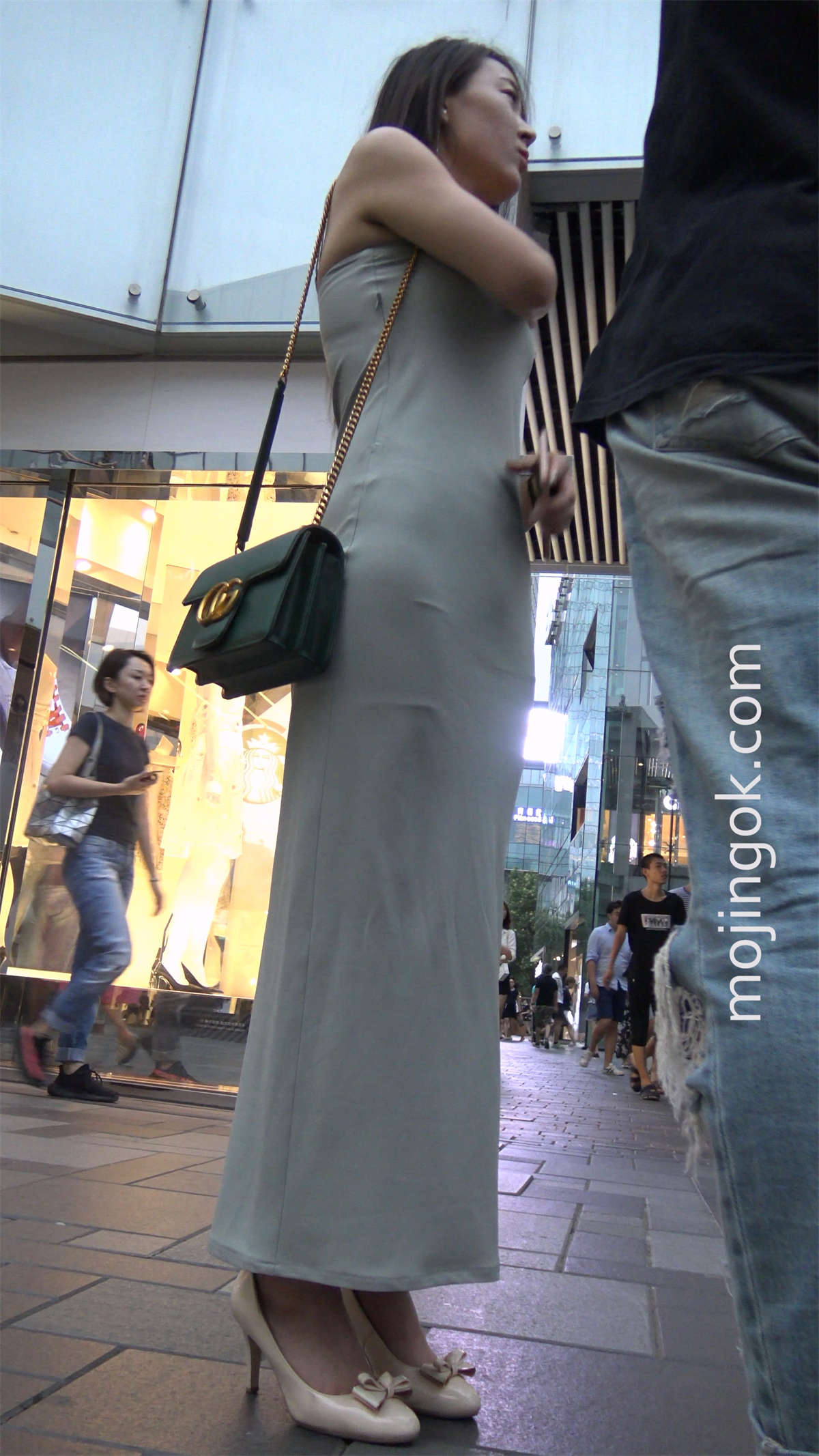 气质长裙丁内极品身材美女姐姐-日更街拍