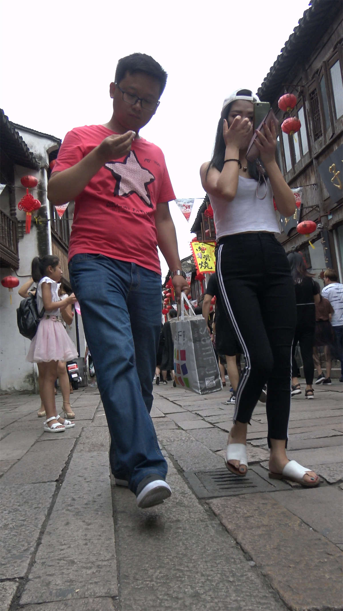 图片[2]-白T恤紧身运动裤长发美女姐姐-日更街拍