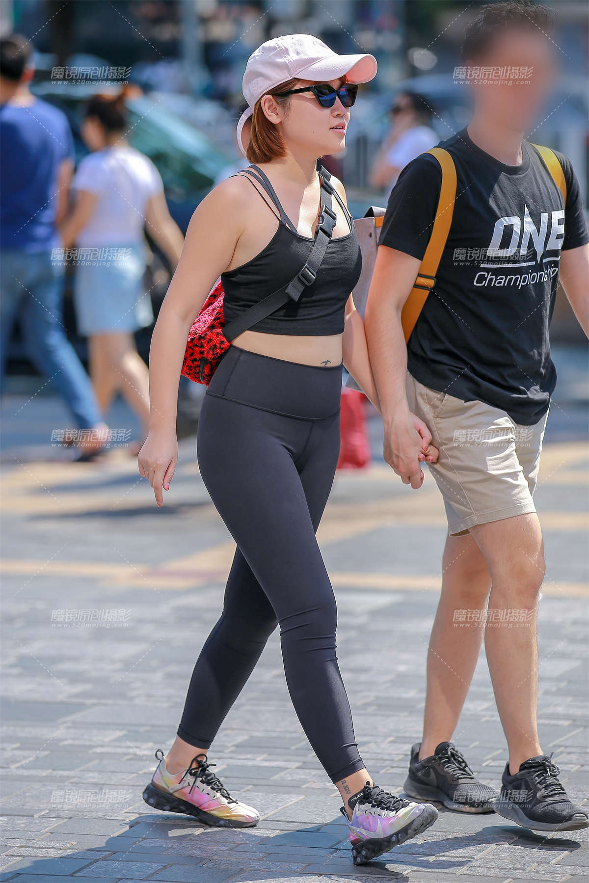 黑色瑜伽裤女友-日更街拍