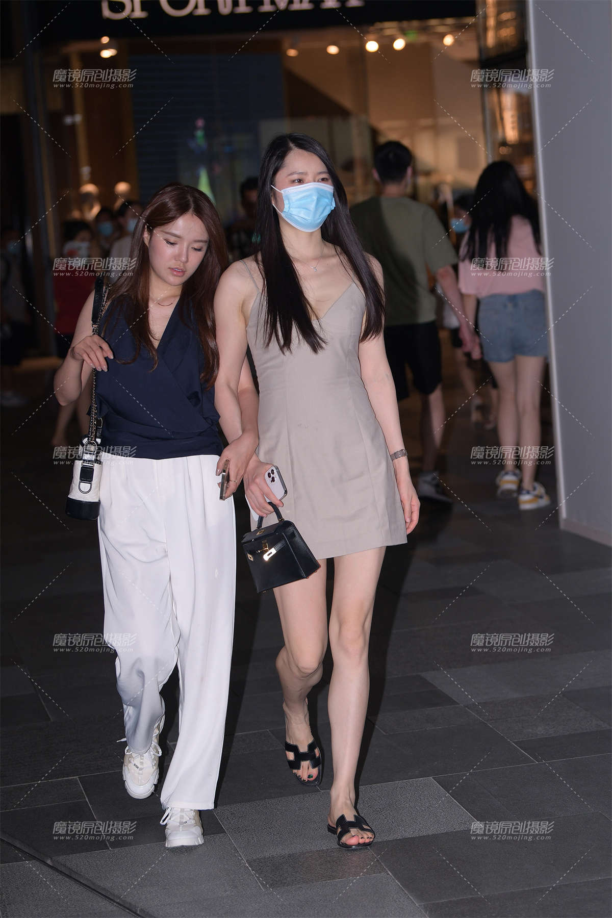 深V吊带裙-日更街拍