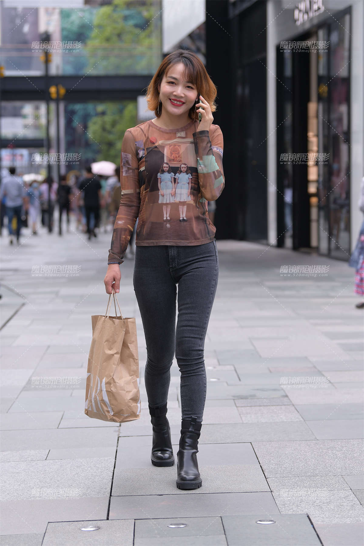 圆润~紧牛小姐姐-日更街拍