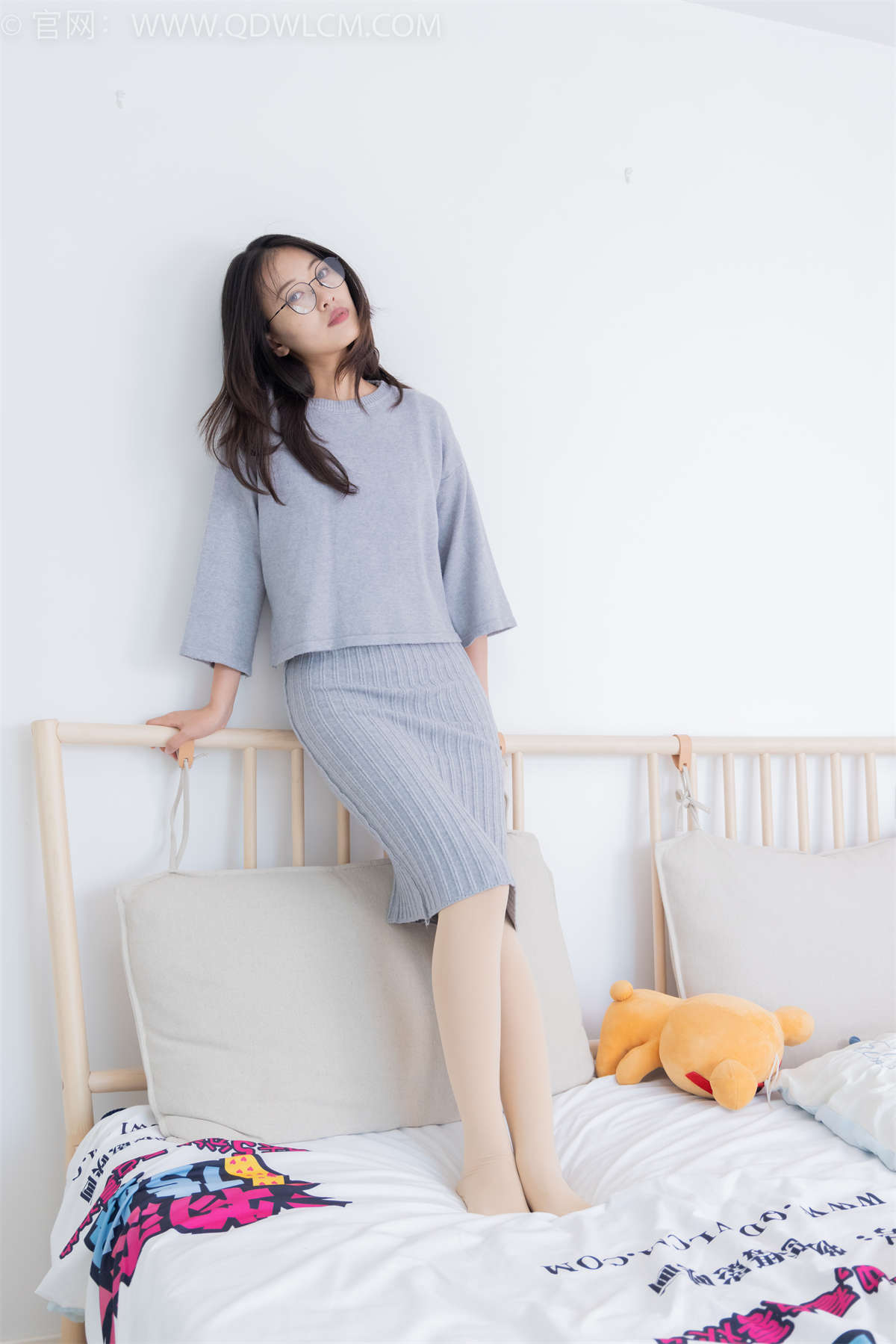 物恋传媒 NO.2360 小优-平底鞋、厚肉丝（盲盒2）-日更街拍