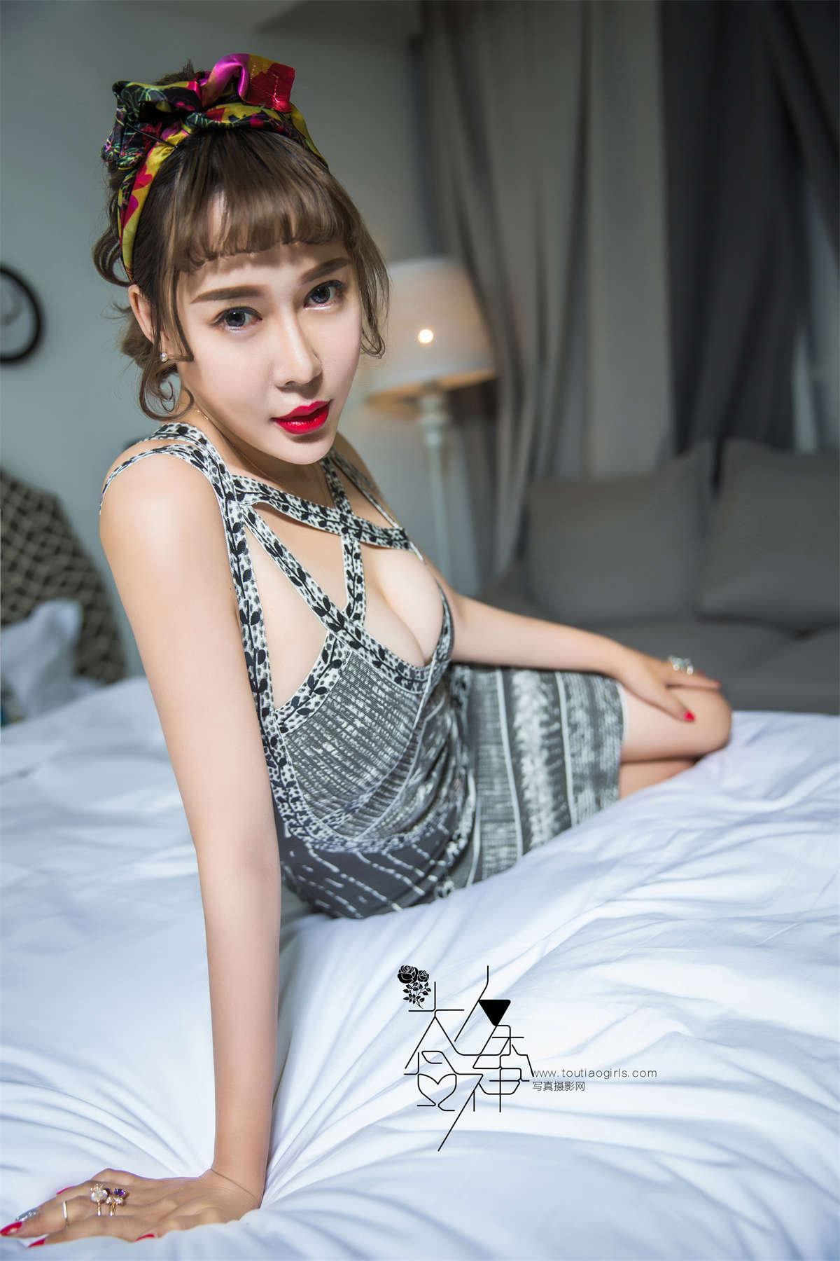 TouTiao头条女神 2016.11.27 美汐 大胸女上司-日更街拍