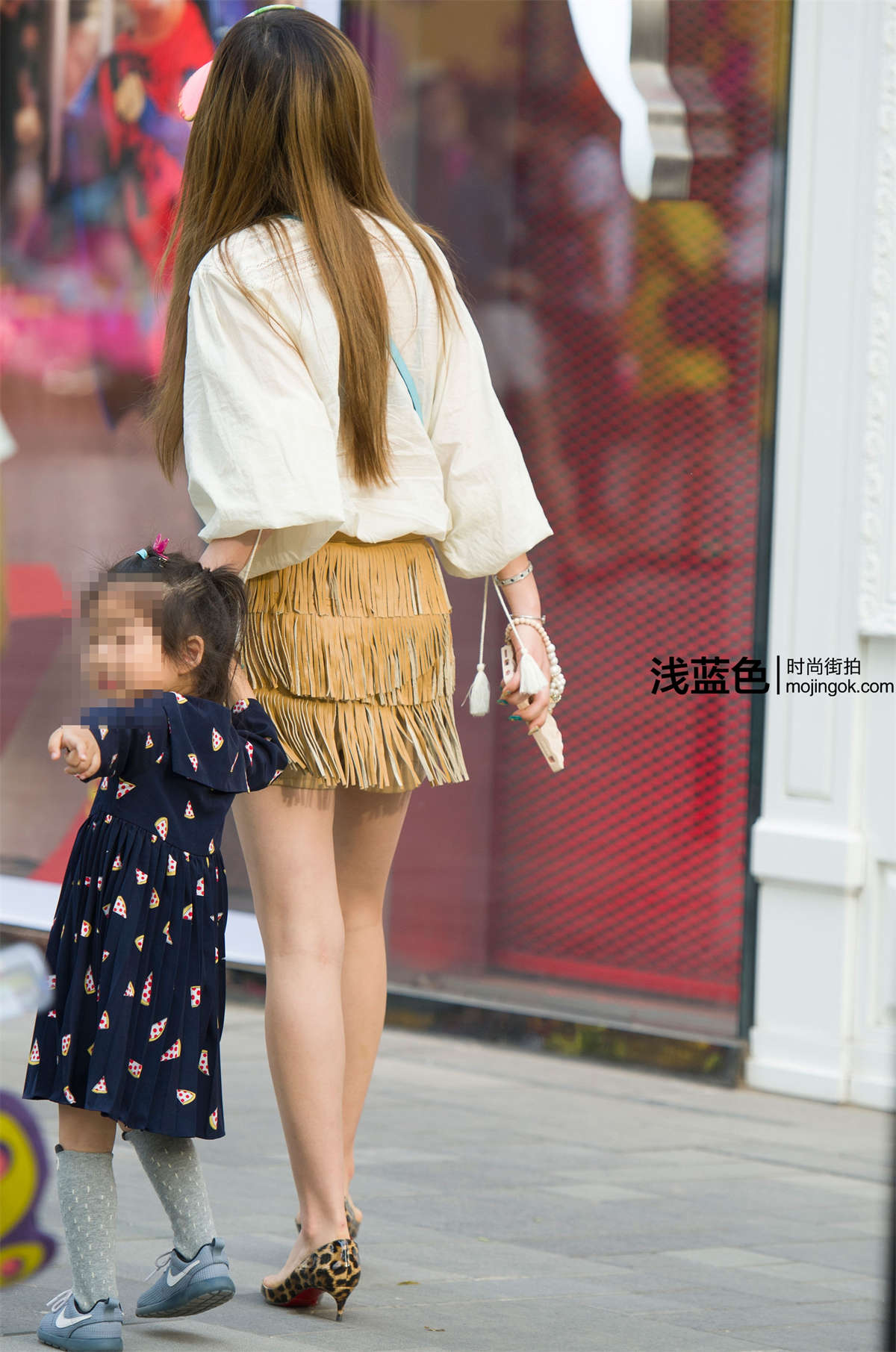 流苏裙 豹纹高跟 美少妇（21p）-日更街拍