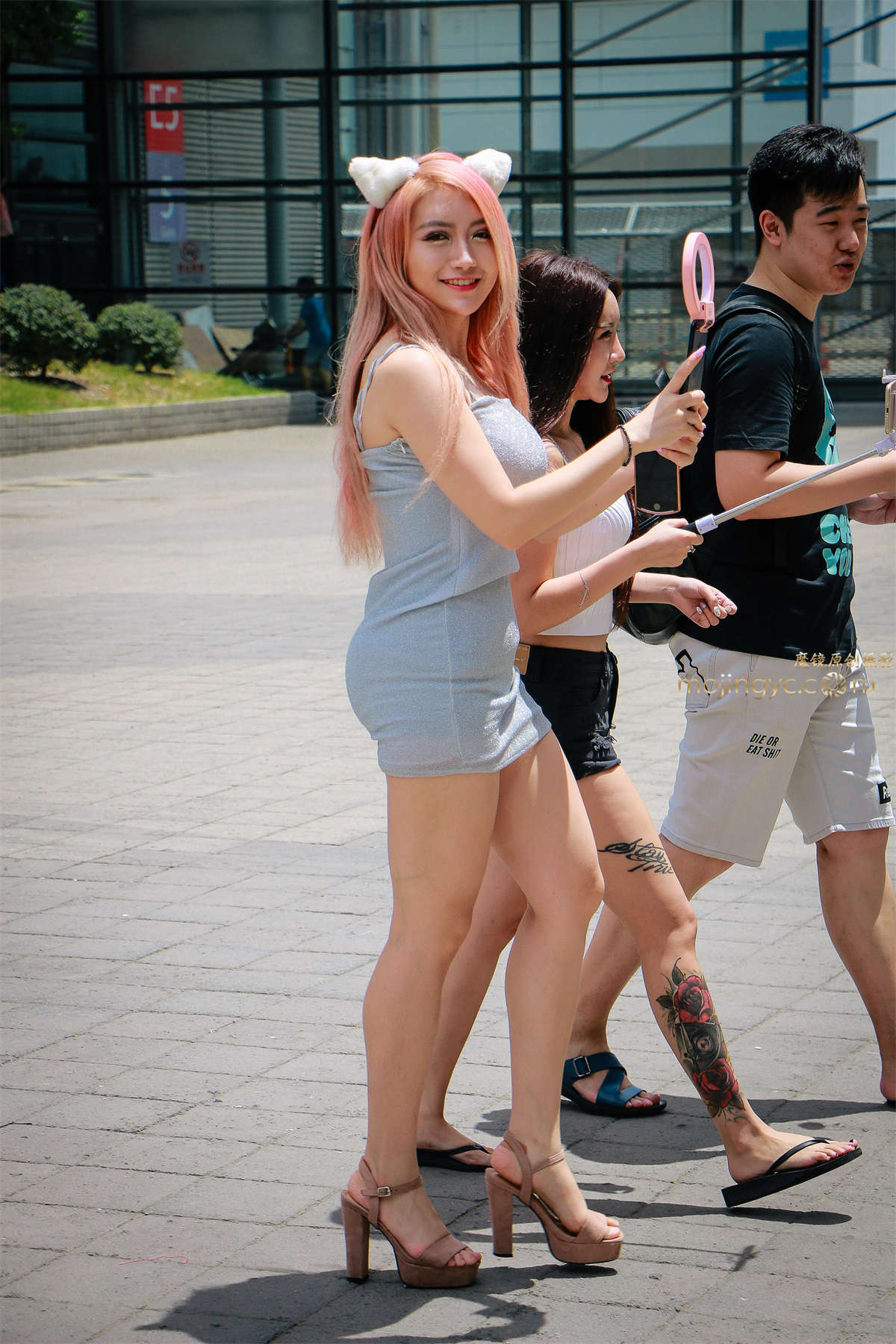 图片[2]-丰满肉欲包臀超短裙-日更街拍